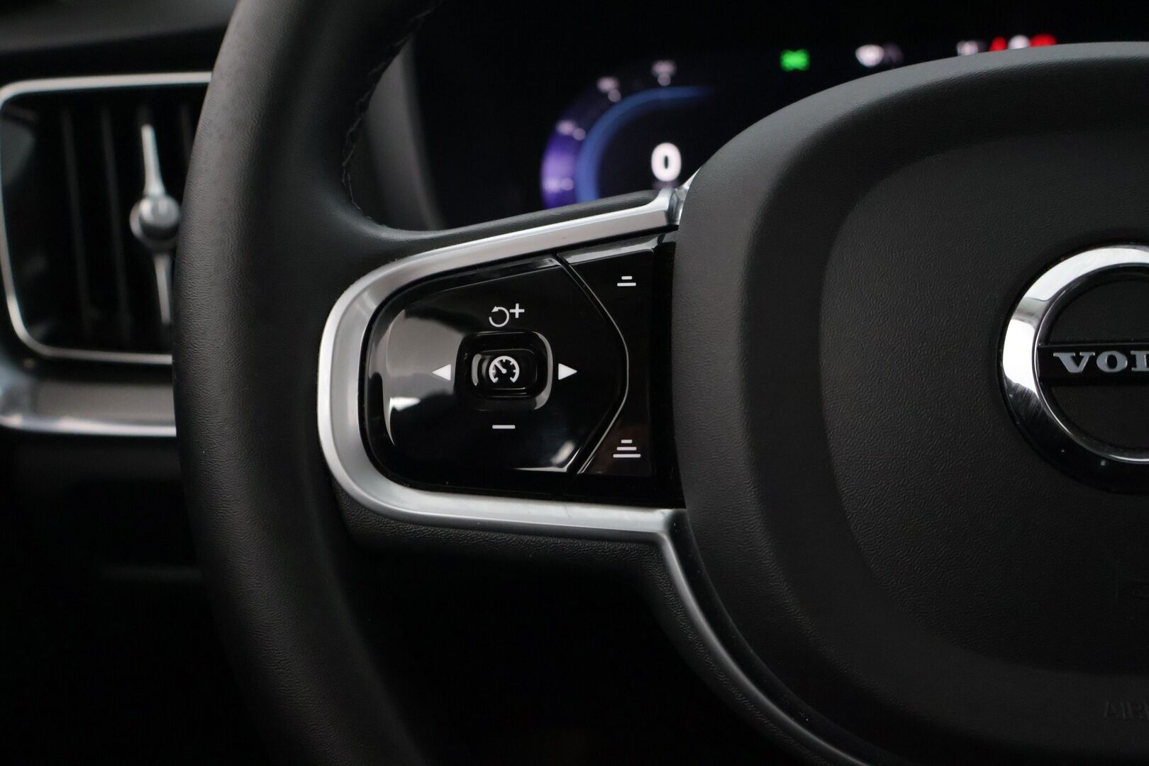 Volvo S60 2023 S60 T6 AWD Long Range High Performance Plus Dark aut **Recharge / ACC / P-kamera / Muistipenkit / BLIS / Full LED / Digimittaristo - Näyttävä! / 2 renkaat* - HULLUT BLACKWEEK JATKOT - KORKOTARJOUS 2,49%