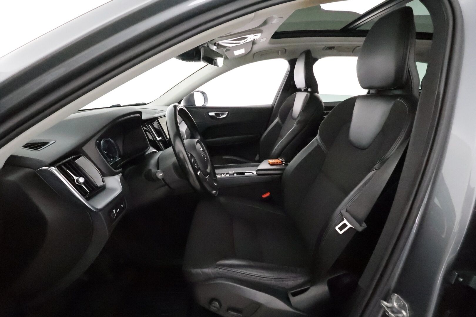 Volvo XC60 2021 T6 TwE AWD Inscription Expression aut **Panorama / ACC / H&K / Full-LED / P.kamera / Webasto / Koukku / Navi** - Kahdet Renkaat 