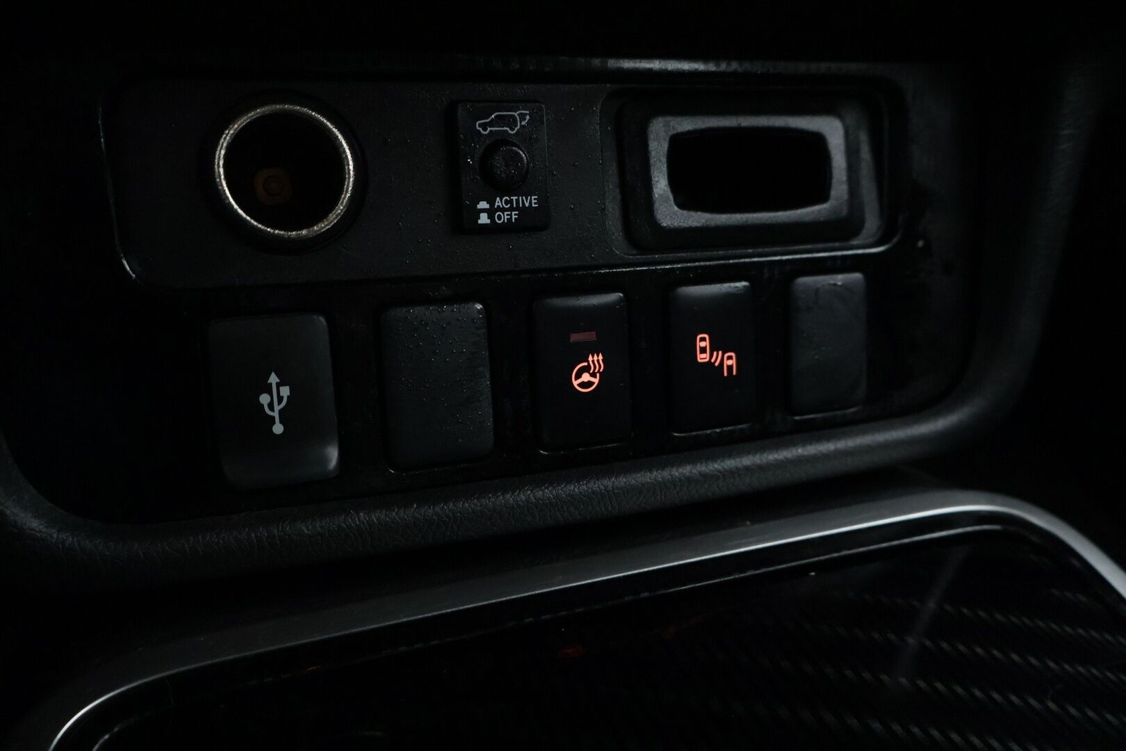 Mitsubishi Outlander PHEV 2019 Instyle 4WD 5P ** ACC / BLIS / KeyLess / Rockford Fosgate / 360° Kamera / Vetokoukku / Ratinlämmitin / LED* - 2 erinomaiset renkaat / Neliveto / Vetokoukku* - HULLUT JOULUT KORKOTARJOUS 2,49% 