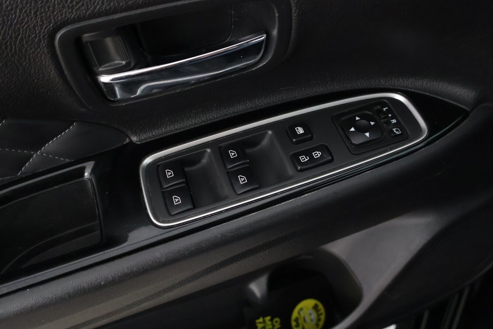 Mitsubishi Outlander PHEV 2019 Instyle 4WD 5P ** ACC / BLIS / KeyLess / Rockford Fosgate / 360° Kamera / Vetokoukku / Ratinlämmitin / LED* - 2 erinomaiset renkaat / Neliveto / Vetokoukku* - HULLUT JOULUT KORKOTARJOUS 2,49% 