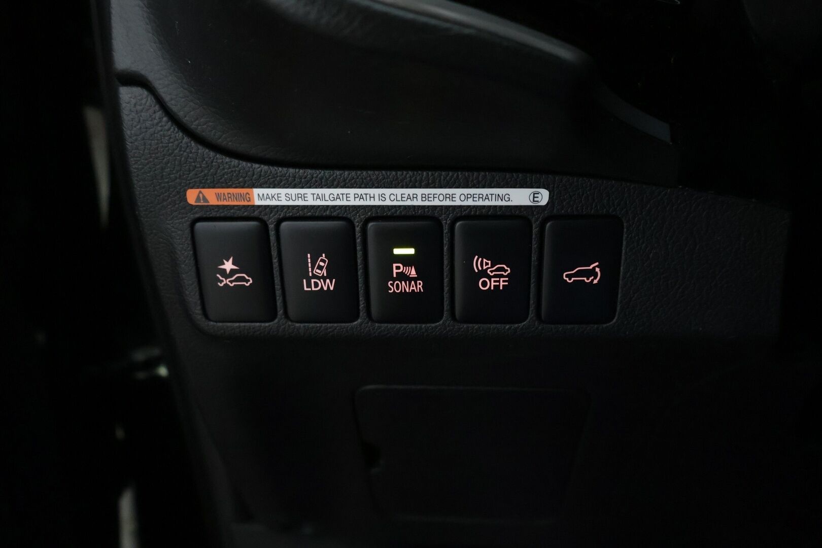 Mitsubishi Outlander PHEV 2019 Instyle 4WD 5P ** ACC / BLIS / KeyLess / Rockford Fosgate / 360° Kamera / Vetokoukku / Ratinlämmitin / LED* - 2 erinomaiset renkaat / Neliveto / Vetokoukku* - HULLUT JOULUT KORKOTARJOUS 2,49% 