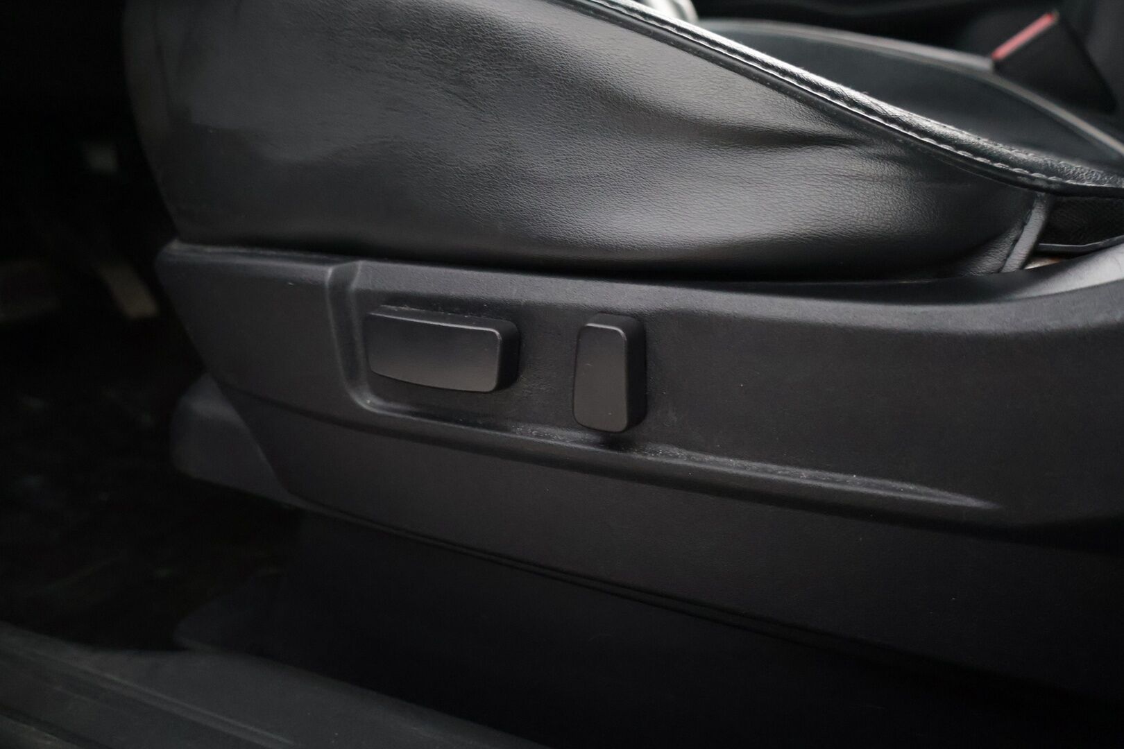 Mitsubishi Outlander PHEV 2019 Instyle 4WD 5P ** ACC / BLIS / KeyLess / Rockford Fosgate / 360° Kamera / Vetokoukku / Ratinlämmitin / LED* - 2 erinomaiset renkaat / Neliveto / Vetokoukku* - HULLUT JOULUT KORKOTARJOUS 2,49% 