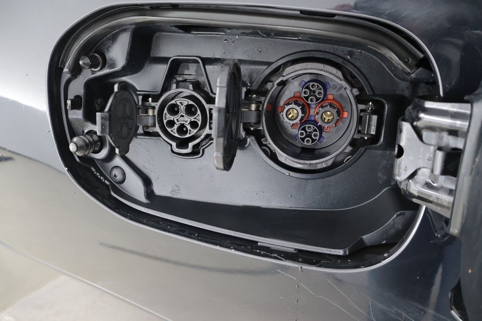 Mitsubishi Outlander PHEV 2019 Instyle 4WD 5P ** ACC / BLIS / KeyLess / Rockford Fosgate / 360° Kamera / Vetokoukku / Ratinlämmitin / LED* - 2 erinomaiset renkaat / Neliveto / Vetokoukku* - HULLUT JOULUT KORKOTARJOUS 2,49% 