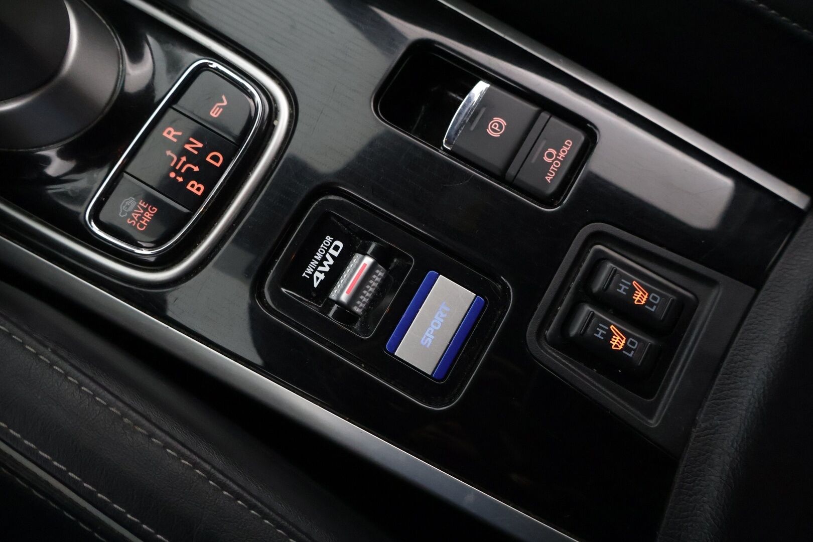 Mitsubishi Outlander PHEV 2019 Instyle 4WD 5P ** ACC / BLIS / KeyLess / Rockford Fosgate / 360° Kamera / Vetokoukku / Ratinlämmitin / LED* - 2 erinomaiset renkaat / Neliveto / Vetokoukku* - HULLUT JOULUT KORKOTARJOUS 2,49% 