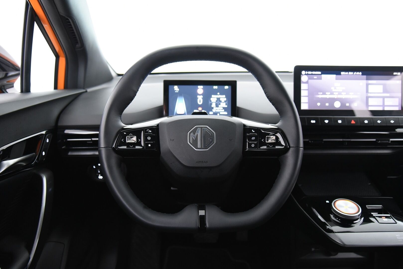 MG MG4 2023 64kwh Luxury Long Range Aut - Adapt.Vakkari / 360-Kamera / Puolinahkasisusta / LED / Apple&Android / Navi / BLIS / Huippuvarusteet 