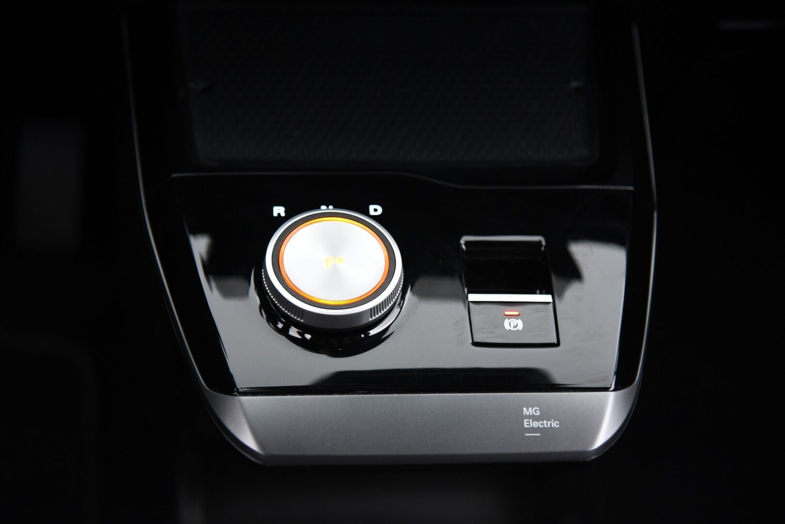 MG MG4 2023 64kwh Luxury Long Range Aut - Adapt.Vakkari / 360-Kamera / Puolinahkasisusta / LED / Apple&Android / Navi / BLIS / Huippuvarusteet 