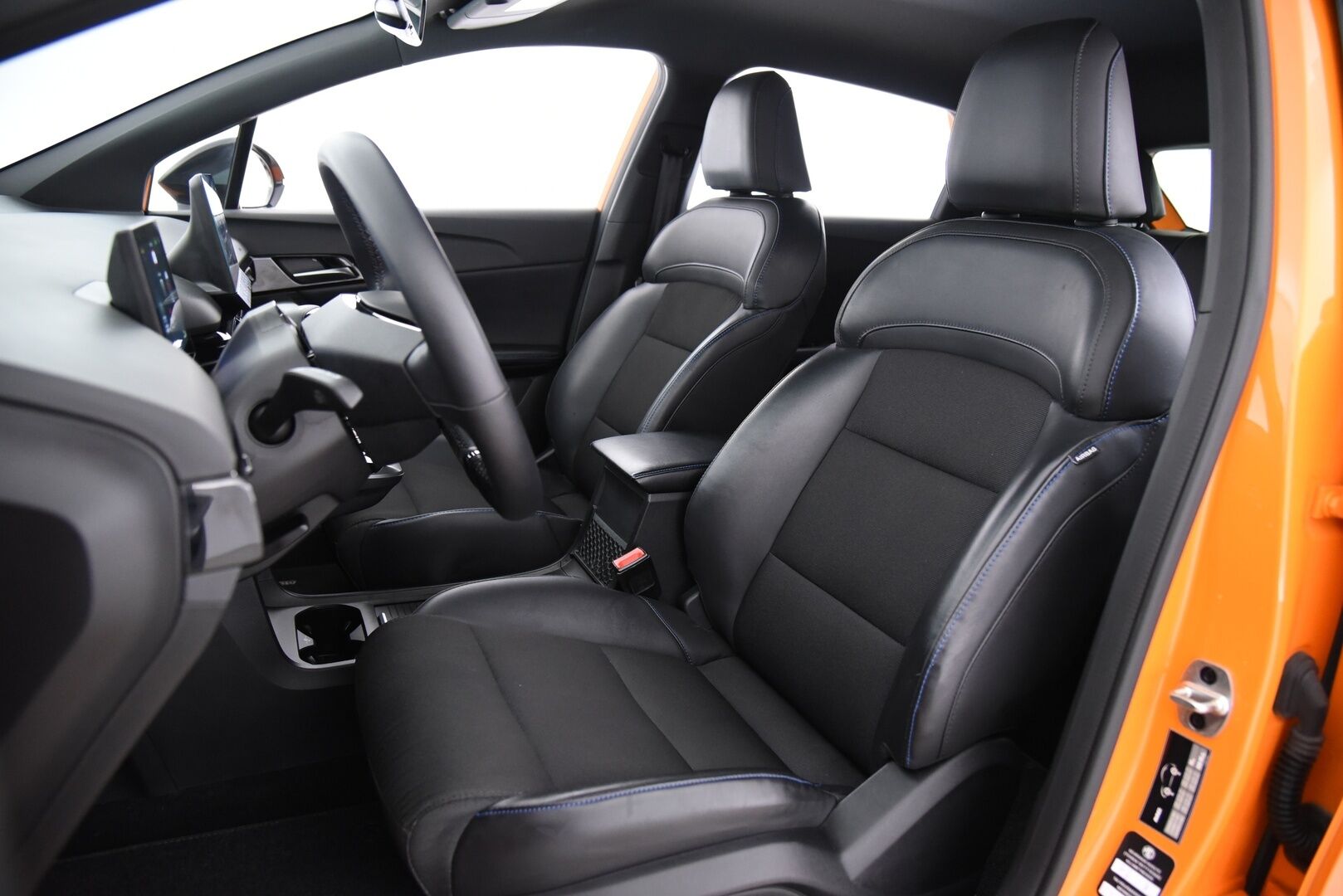 MG MG4 2023 64kwh Luxury Long Range Aut - Adapt.Vakkari / 360-Kamera / Puolinahkasisusta / LED / Apple&Android / Navi / BLIS / Huippuvarusteet 