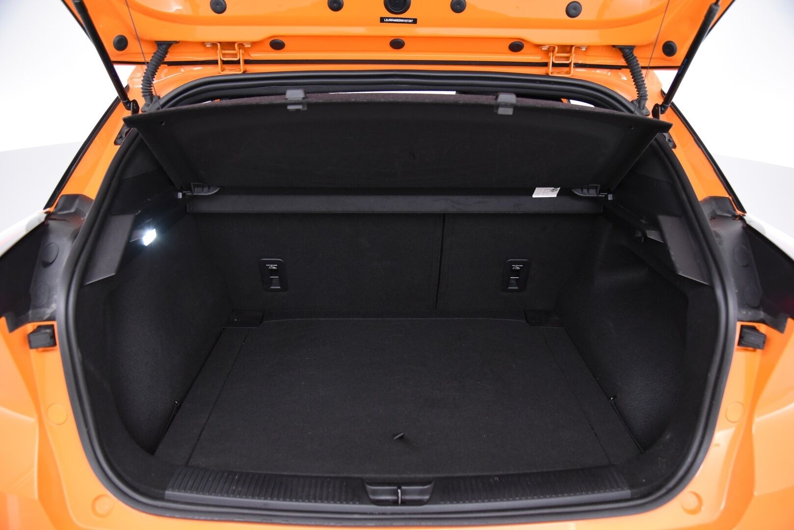 MG MG4 2023 64kwh Luxury Long Range Aut - Adapt.Vakkari / 360-Kamera / Puolinahkasisusta / LED / Apple&Android / Navi / BLIS / Huippuvarusteet 