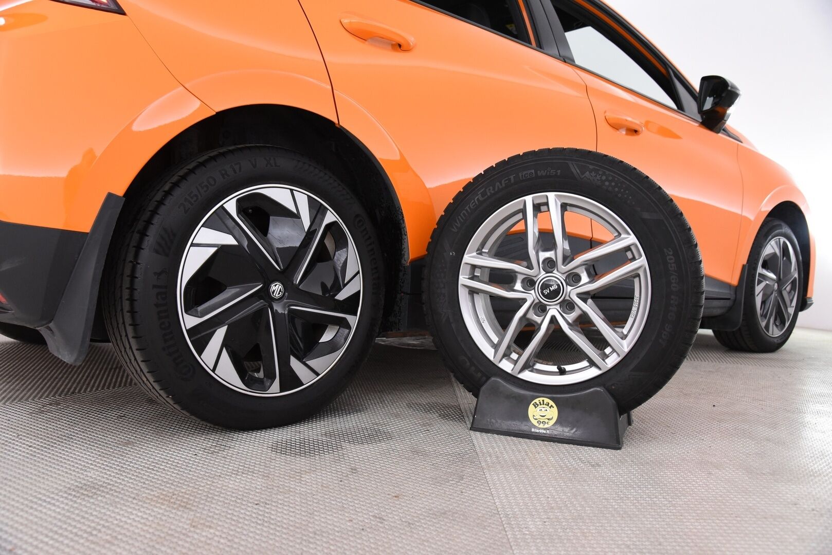 MG MG4 2023 64kwh Luxury Long Range Aut / Lämpöpumppu / ACC / 360-kamera / LED / BLIS - Puolinahat / Viimeisin huolto 06/2025 / Huippu varusteet! 