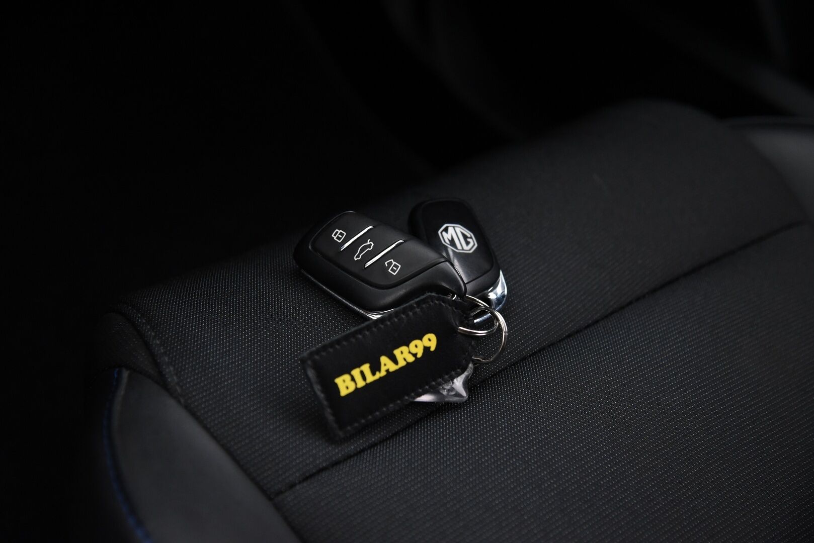 MG MG4 2023 64kwh Luxury Long Range Aut - Adapt.Vakkari / 360-Kamera / Puolinahkasisusta / LED / Apple&Android / Navi / BLIS / Huippuvarusteet 