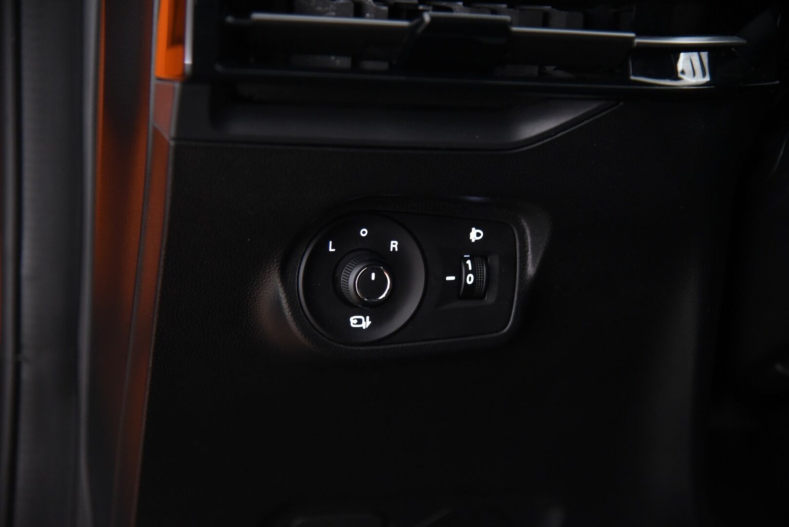 MG MG4 2023 64kwh Luxury Long Range Aut - Adapt.Vakkari / 360-Kamera / Puolinahkasisusta / LED / Apple&Android / Navi / BLIS / Huippuvarusteet 
