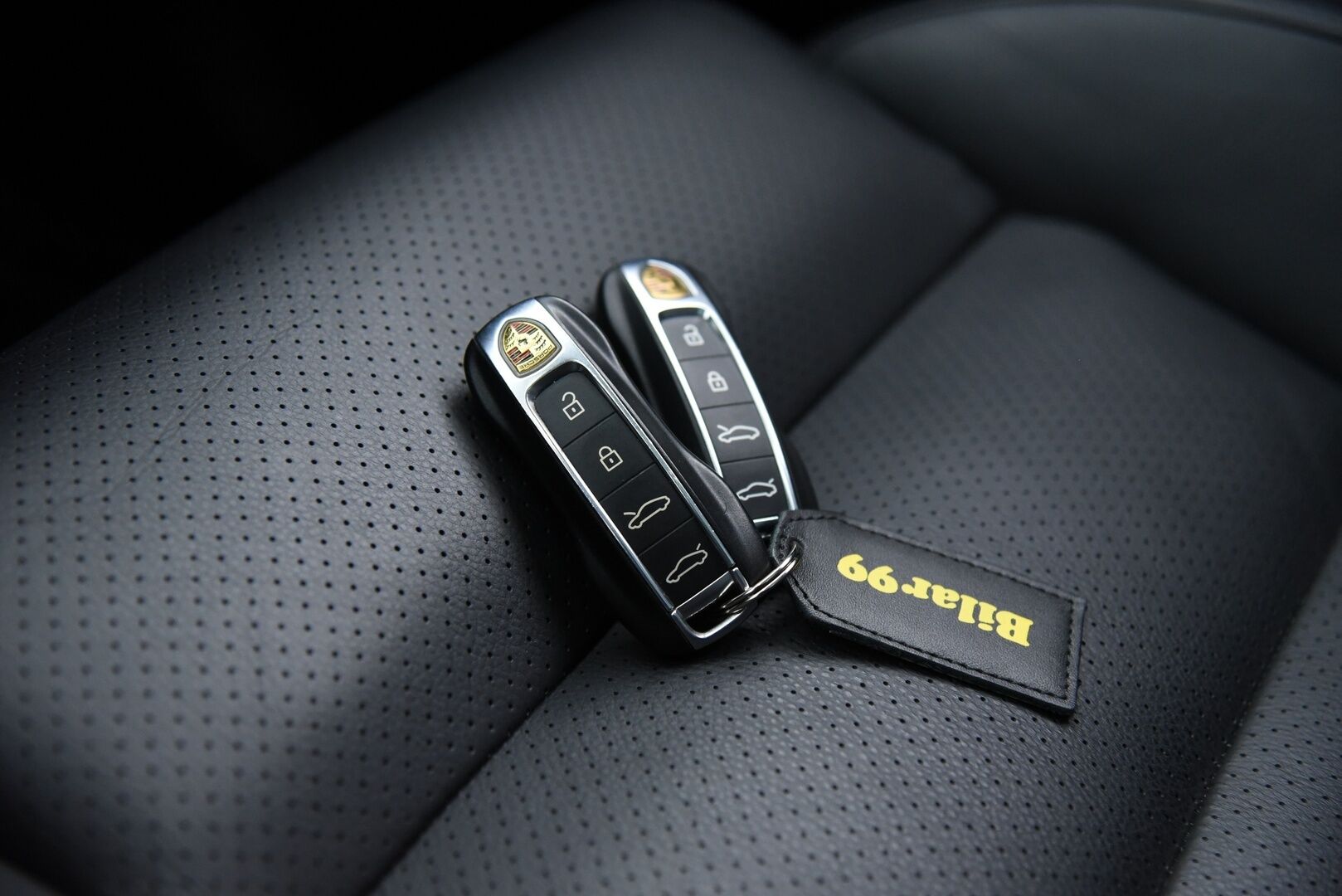 Porsche Taycan 2021 4S Performance Plus * Adapt. Vak. / InnoDrive / Bose / 14-penkit / Lasikatto / PDLS+ / BLIS / PASM * - Todella siisti yksilö! / 21" Mission E Design vanteet / Sport Chrono Plus - paketti - HULLUT AVAJAISHULINAT KORKOTARJOUS 3,29 %