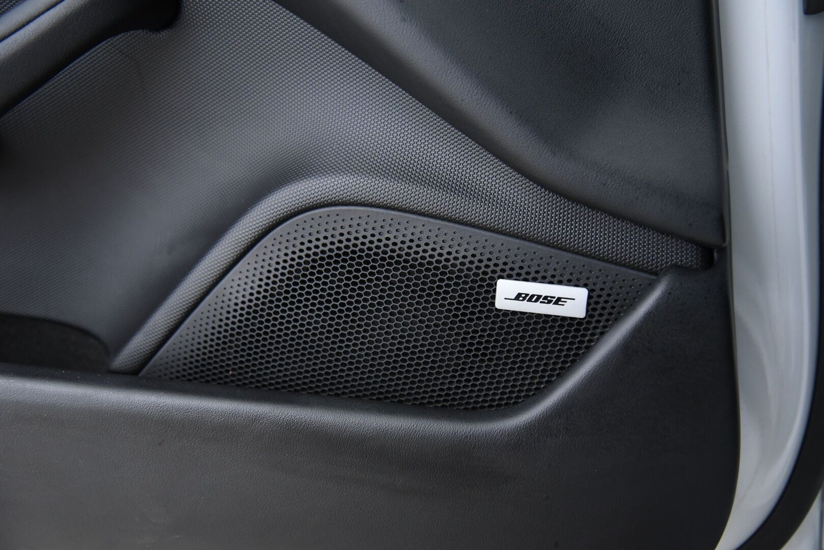 Porsche Taycan 2021 4S Performance Plus * Adapt. Vak. / InnoDrive / Bose / 14-penkit / Lasikatto / PDLS+ / BLIS / PASM * - Todella siisti yksilö! / 21" Mission E Design vanteet / Sport Chrono Plus - paketti - HULLUT AVAJAISHULINAT KORKOTARJOUS 3,29 %