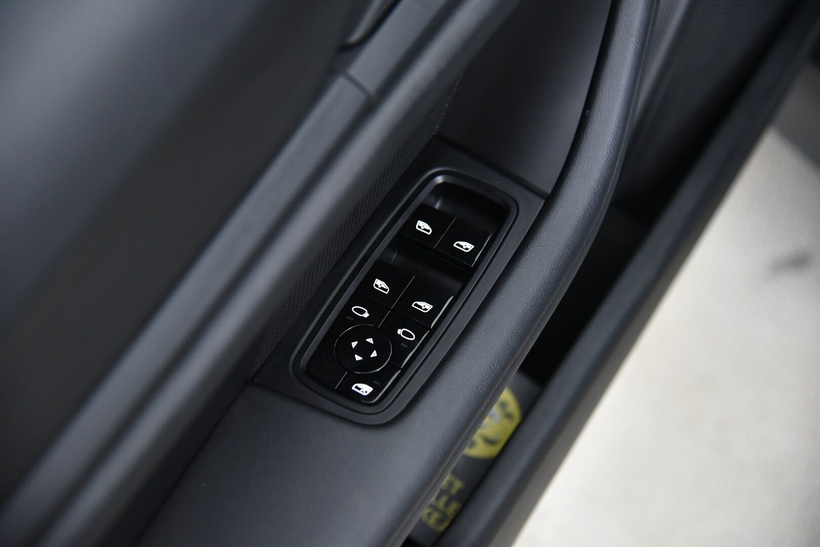 Porsche Taycan 2021 4S Performance Plus * Adapt. Vak. / InnoDrive / Bose / 14-penkit / Lasikatto / PDLS+ / BLIS / PASM * - Todella siisti yksilö! / 21" Mission E Design vanteet / Sport Chrono Plus - paketti - HULLUT AVAJAISHULINAT KORKOTARJOUS 3,29 %