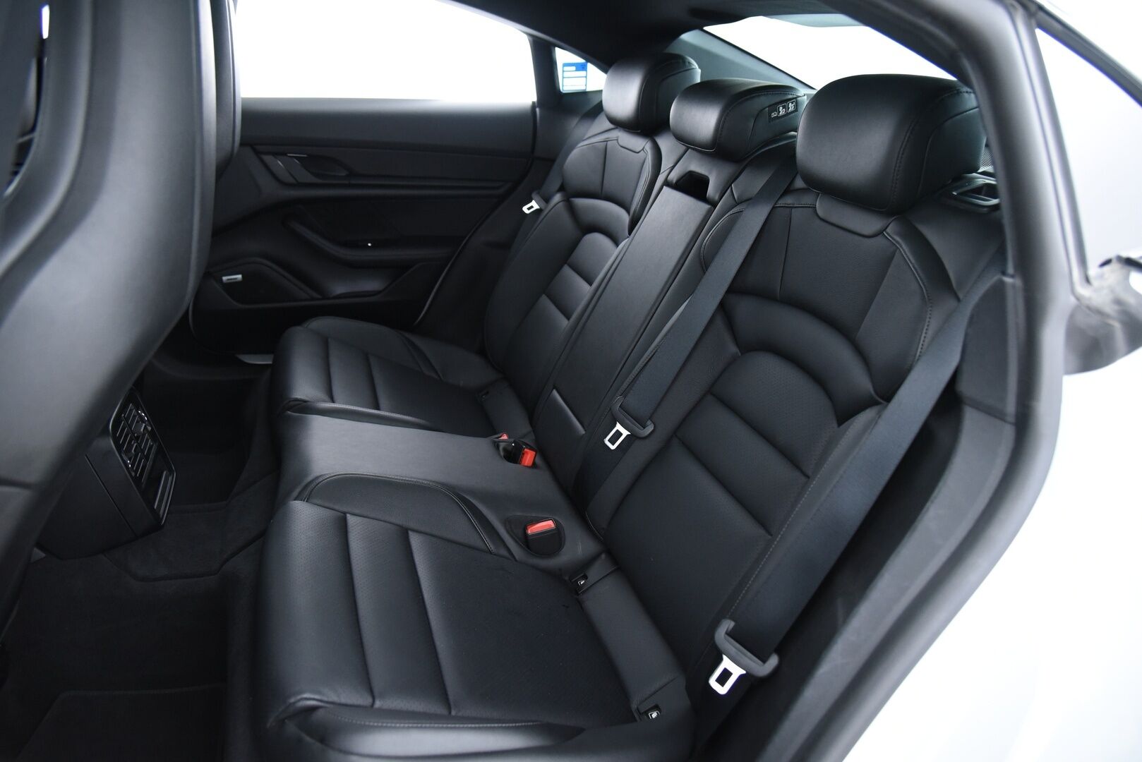 Porsche Taycan 2021 4S Performance Plus * Adapt. Vak. / InnoDrive / Bose / 14-penkit / Lasikatto / PDLS+ / BLIS / PASM * - Todella siisti yksilö! / 21" Mission E Design vanteet / Sport Chrono Plus - paketti - HULLUT AVAJAISHULINAT KORKOTARJOUS 3,29 %