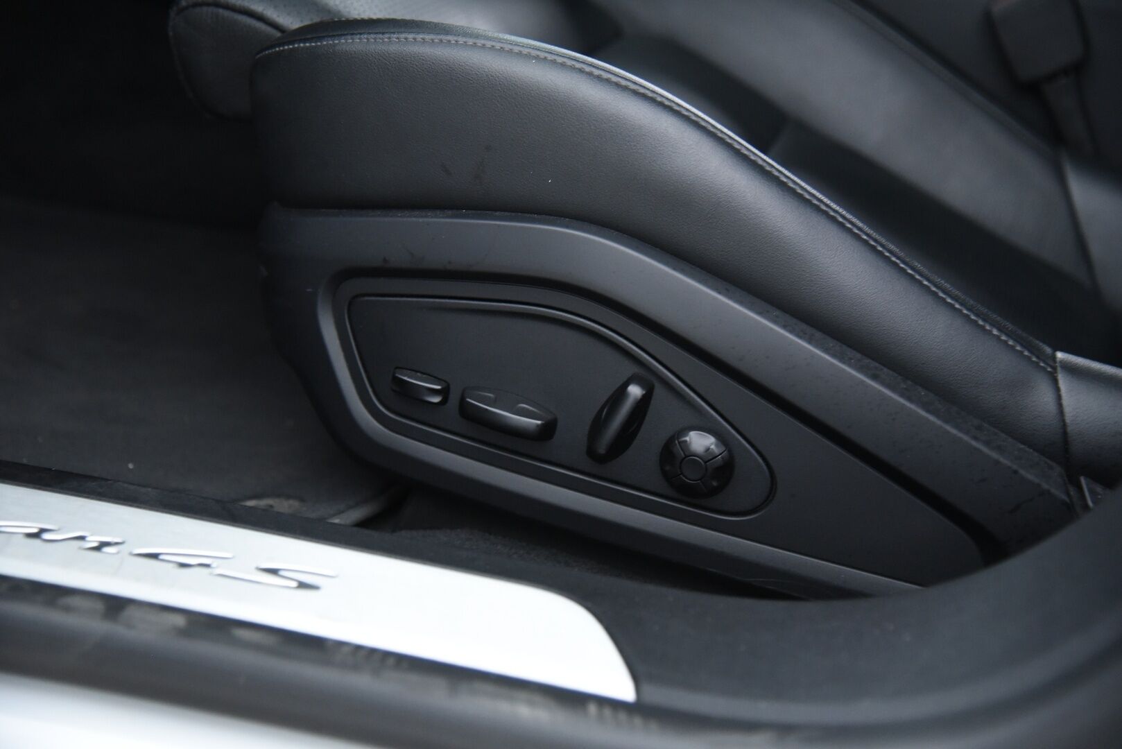 Porsche Taycan 2021 4S Performance Plus * Adapt. Vak. / InnoDrive / Bose / 14-penkit / Lasikatto / PDLS+ / BLIS / PASM * - Todella siisti yksilö! / 21" Mission E Design vanteet / Sport Chrono Plus - paketti - HULLUT AVAJAISHULINAT KORKOTARJOUS 3,29 %