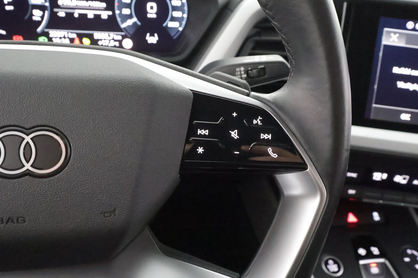 Audi Q4 e-tron 2022 35 e-tron - | ACC | ILP | Matrix | Digimittaristo | Audi Sound System | P.kamera | Navi | Apple & Android | Sähk. takaluukku | 2x renkaat aluin | 