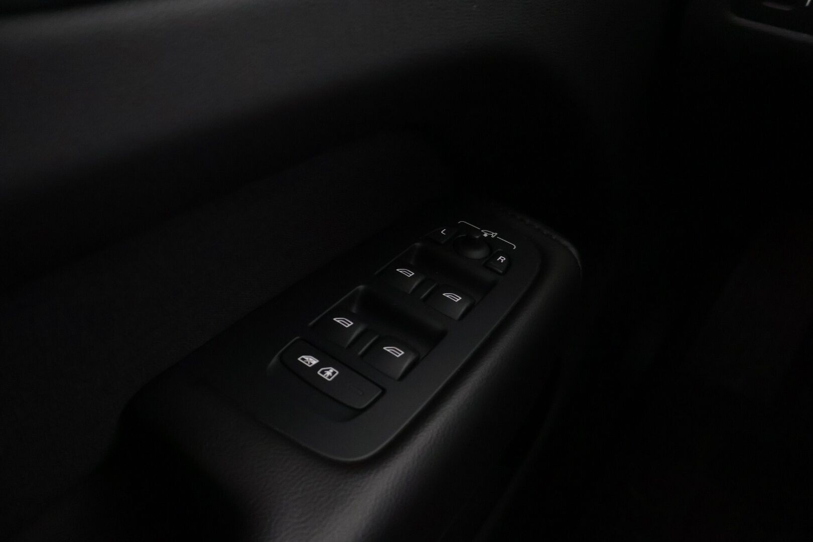 Volvo XC60 2021 T6 AWD Recharge Inscription Expression *Harman&Kardon / Panorama / Koukku / P-Kamera / Cruise / P-Lämmitin / Navi* - *2x Renkaat & Vanteet / Juuri Huollettu & Katsastettu*