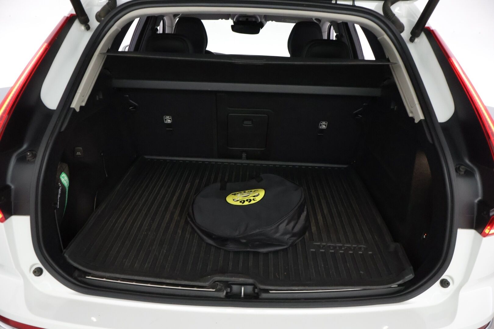 Volvo XC60 2021 T6 AWD Recharge Inscription Expression *Harman&Kardon / Panorama / Koukku / P-Kamera / Cruise / P-Lämmitin / Navi* - *2x Renkaat & Vanteet / Juuri Huollettu & Katsastettu*