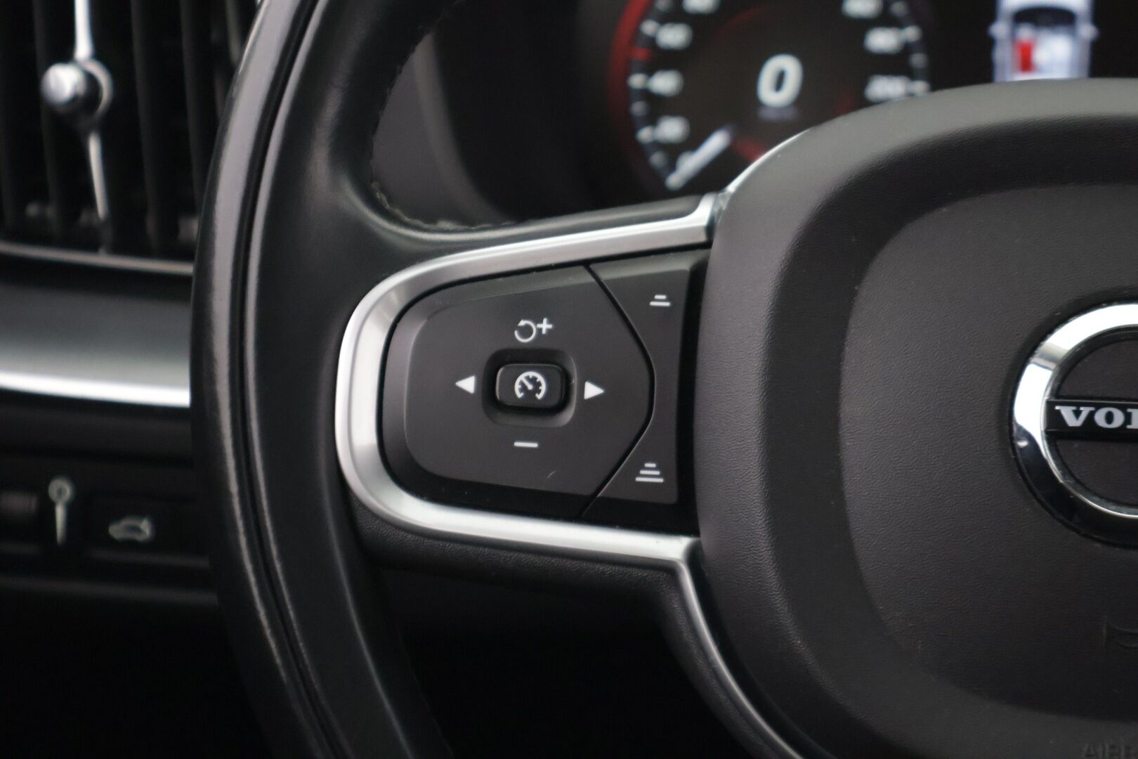 Volvo XC60 2021 T6 AWD Recharge Inscription Expression *Harman&Kardon / Panorama / Koukku / P-Kamera / Cruise / P-Lämmitin / Navi* - *2x Renkaat & Vanteet / Juuri Huollettu & Katsastettu*