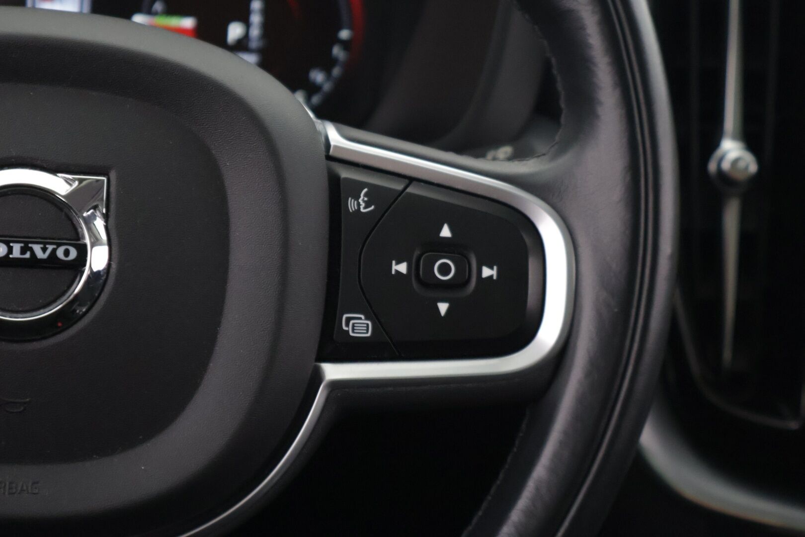 Volvo XC60 2021 T6 AWD Recharge Inscription Expression *Harman&Kardon / Panorama / Koukku / P-Kamera / Cruise / P-Lämmitin / Navi* - *2x Renkaat & Vanteet / Juuri Huollettu & Katsastettu*