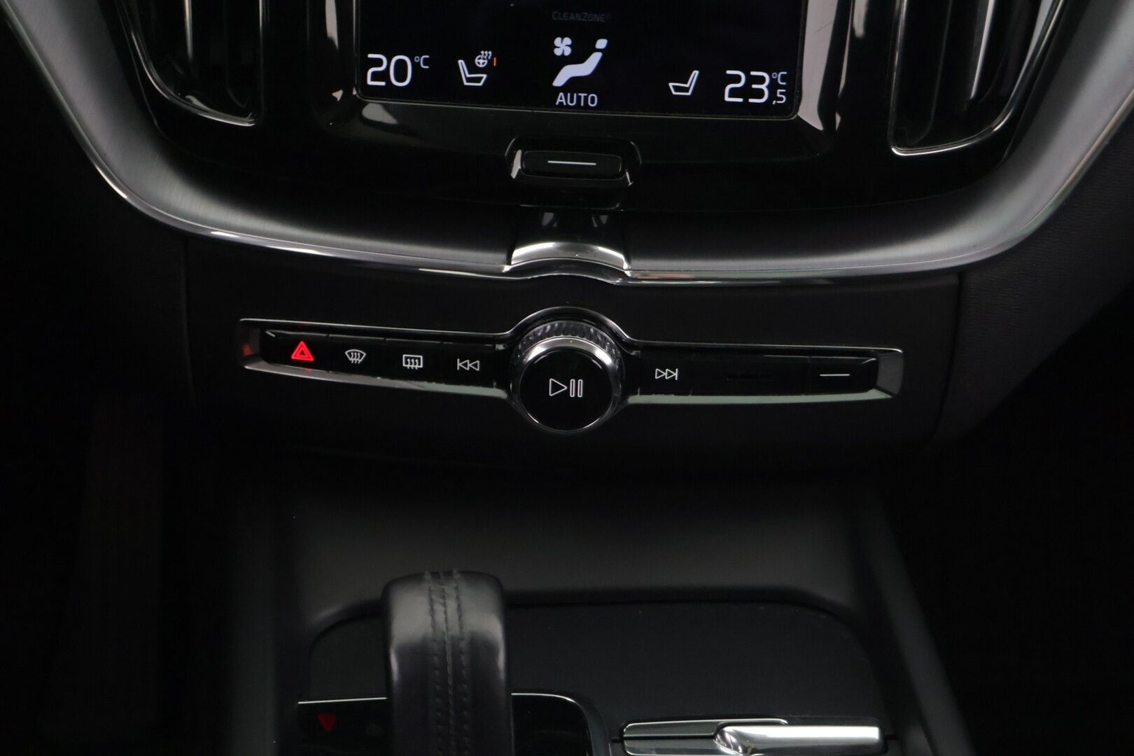 Volvo XC60 2021 T6 AWD Recharge Inscription Expression *Harman&Kardon / Panorama / Koukku / P-Kamera / Cruise / P-Lämmitin / Navi* - *2x Renkaat & Vanteet / Juuri Huollettu & Katsastettu*