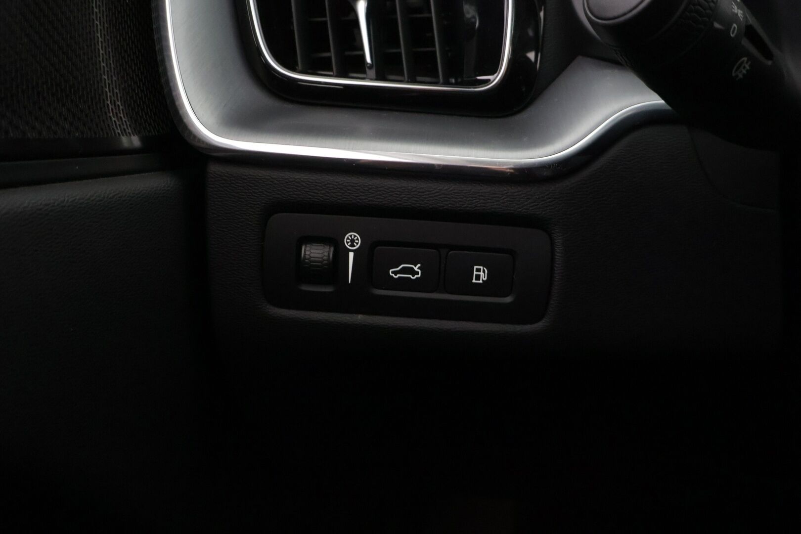 Volvo XC60 2021 T6 AWD Recharge Inscription Expression *Harman&Kardon / Panorama / Koukku / P-Kamera / Cruise / P-Lämmitin / Navi* - *2x Renkaat & Vanteet / Juuri Huollettu & Katsastettu*