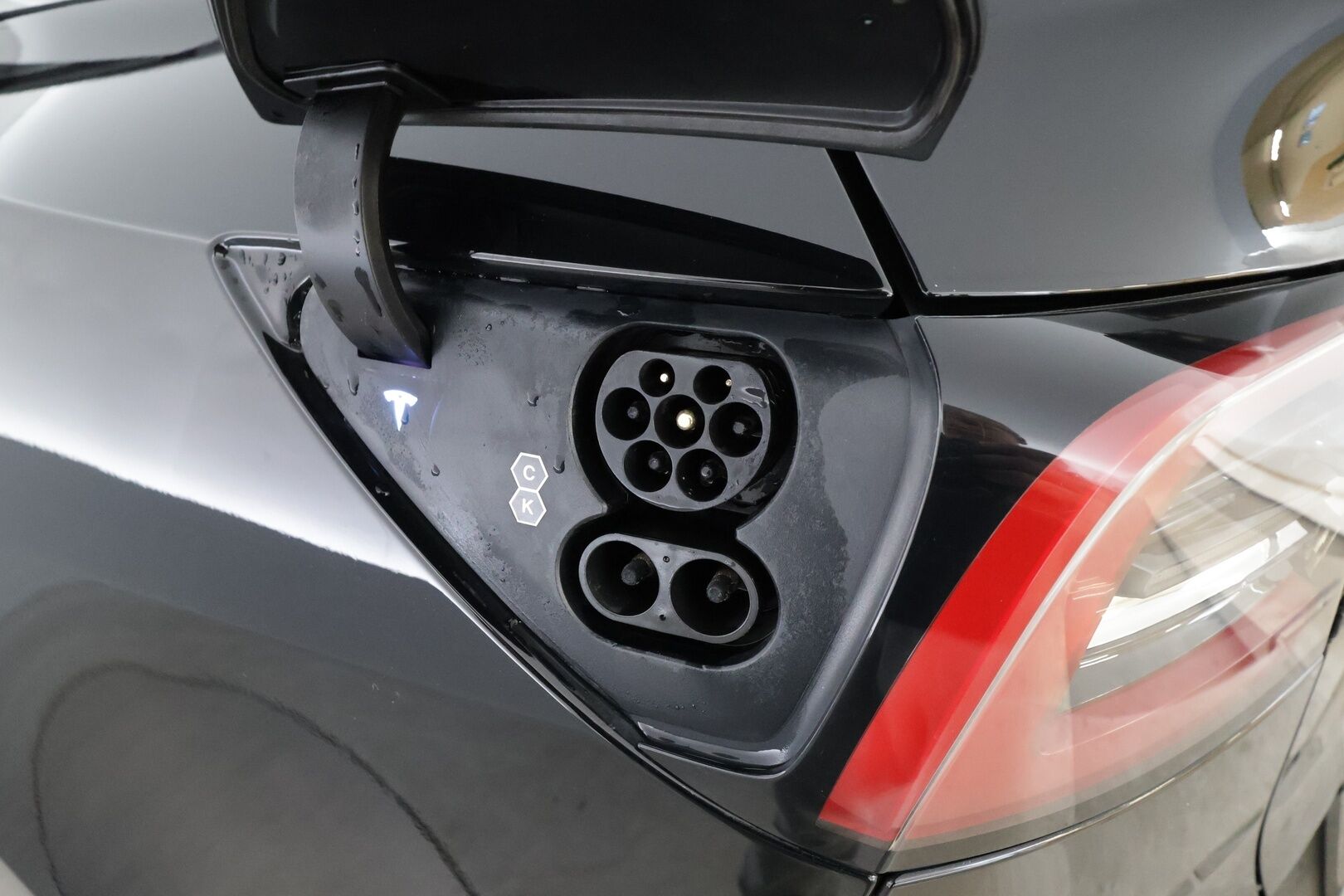 Tesla Model Y 2022 Performance * Lasikatto / P.kamera / Matrix LED / Premium Audio / ILP / Nahat / Navi * - Akku kuntotarkastettu - HULLUT BLACKWEEK JATKOT - KORKOTARJOUS 2,49%