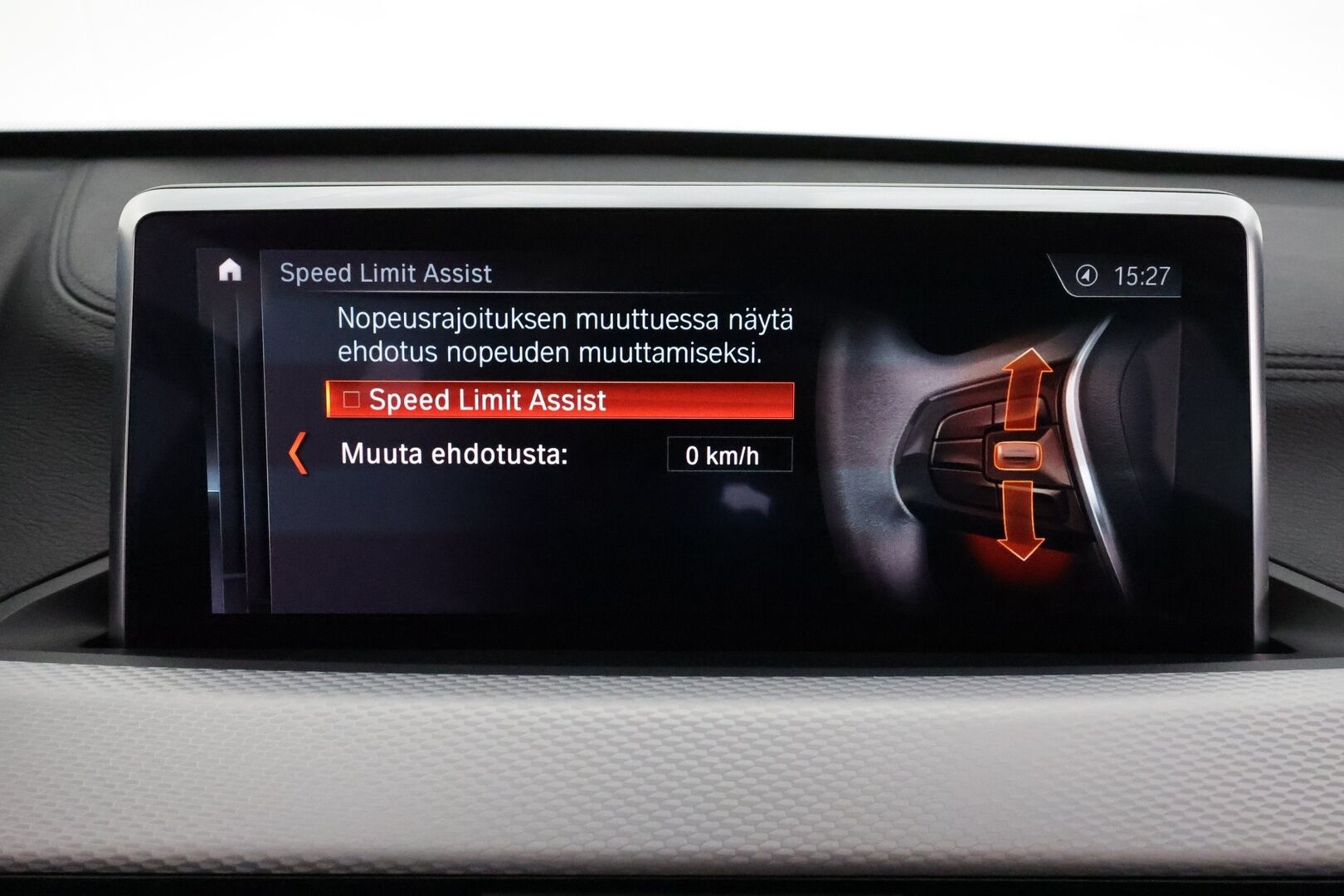 BMW X1 2021 F48 xDrive25e A Business M-Sport Shadowline *Vakkari / P.tutkat / Sporttipenkit / LED / Navi / Sähköluukku* - Akku kuntotarkastettu 92,5% / Kahdet renkaat aluvanteilla - HULLUT BLACKWEEK JATKOT - KORKOTARJOUS 2,49%