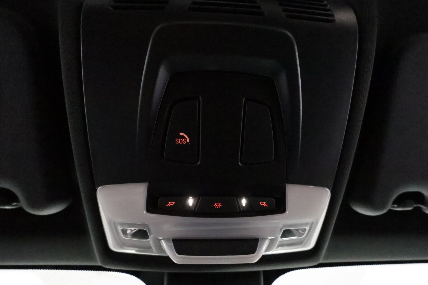 BMW X1 2021 F48 xDrive25e A Business M-Sport Shadowline *Vakkari / P.tutkat / Sporttipenkit / LED / Navi / Sähköluukku* - Akku kuntotarkastettu 92,5% / Kahdet renkaat aluvanteilla - HULLU BLACKWEEK KORKOTARJOUS 2,49%