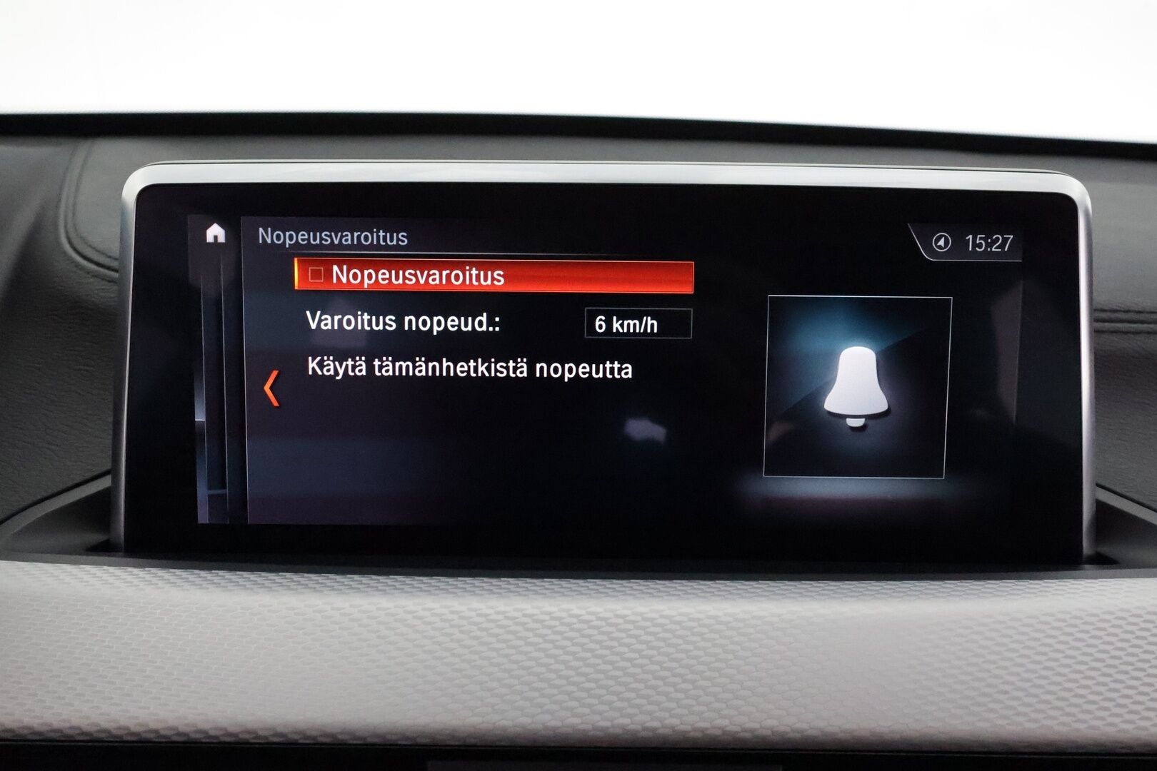 BMW X1 2021 F48 xDrive25e A Business M Sport Shadowline *Vakkari / P.tutkat / Sporttipenkit / LED / Navi / Sähköluukku* - Akku kuntotarkastettu 92,5% / Kahdet renkaat aluvanteilla