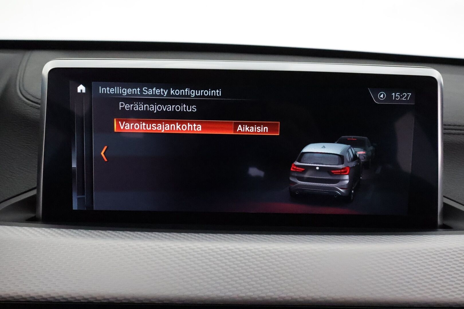 BMW X1 2021 F48 xDrive25e A Business M Sport Shadowline *Vakkari / P.tutkat / Sporttipenkit / LED / Navi / Sähköluukku* - Akku kuntotarkastettu 92,5% / Kahdet renkaat aluvanteilla
