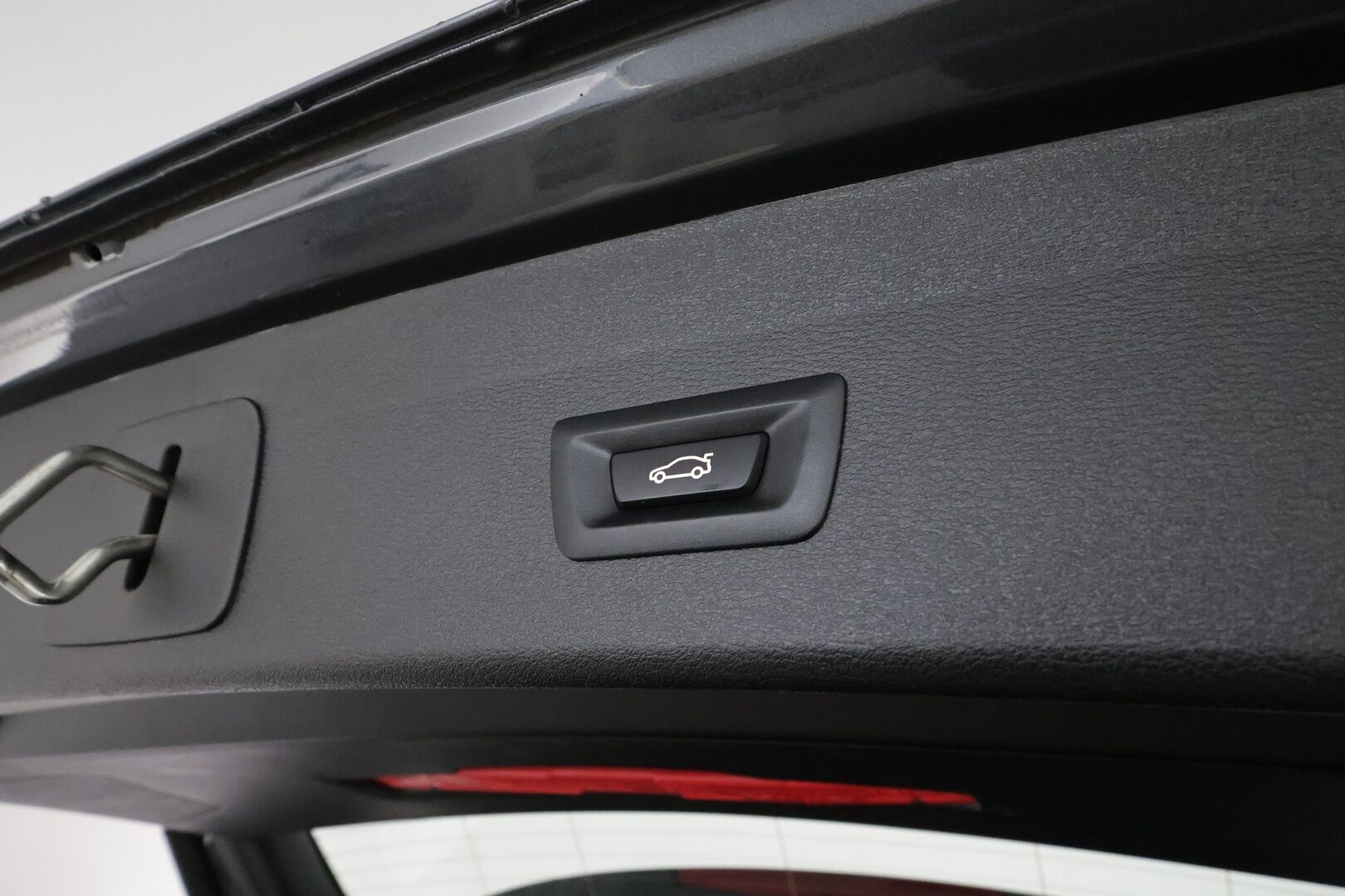 BMW X1 2021 F48 xDrive25e A Business M-Sport Shadowline *Vakkari / P.tutkat / Sporttipenkit / LED / Navi / Sähköluukku* - Akku kuntotarkastettu 92,5% / Kahdet renkaat aluvanteilla - Osta nyt, maksa vasta ensi vuonna