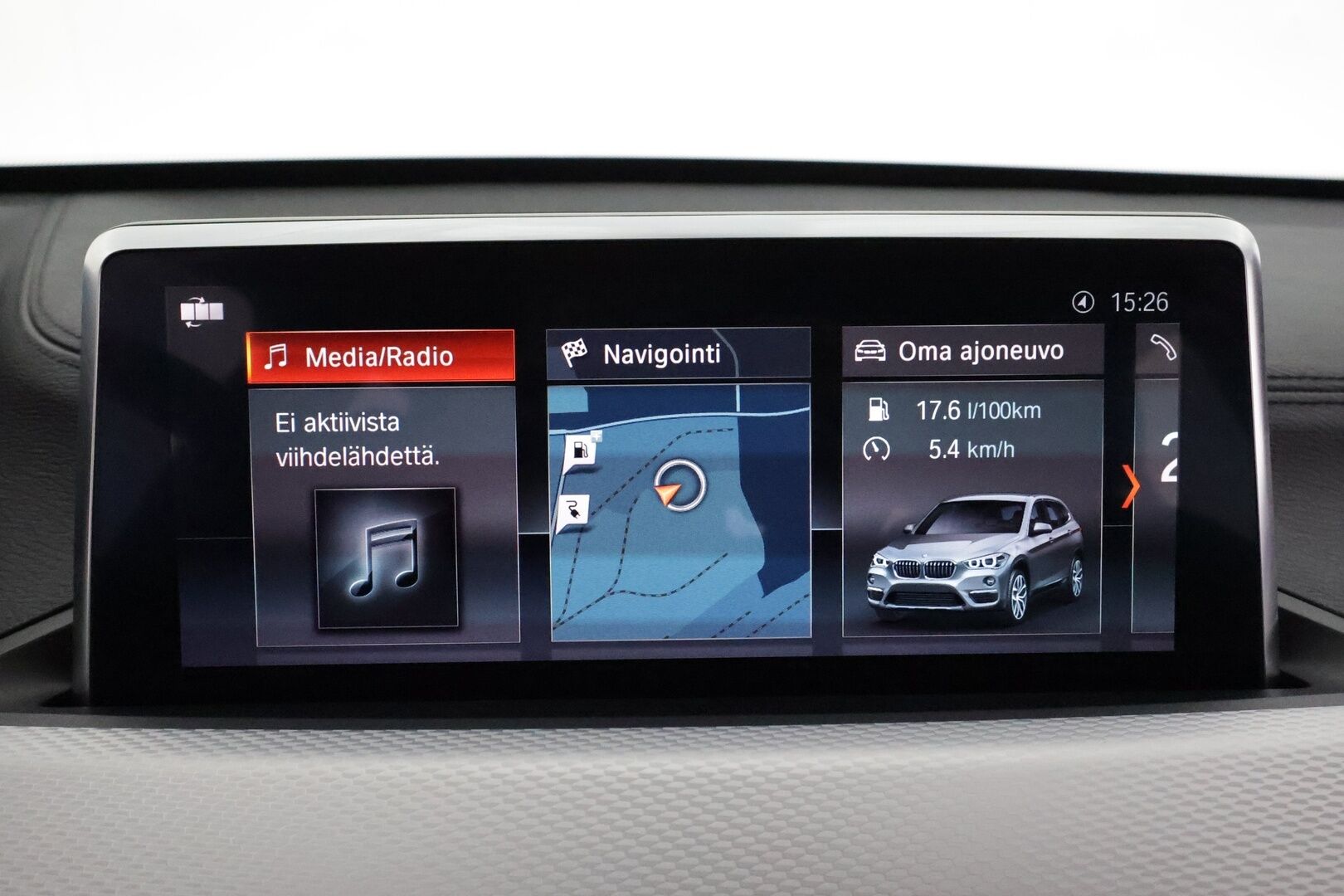 BMW X1 2021 F48 xDrive25e A Business M-Sport Shadowline *Vakkari / P.tutkat / Sporttipenkit / LED / Navi / Sähköluukku* - Akku kuntotarkastettu 92,5% / Kahdet renkaat aluvanteilla - HULLUT BLACKWEEK JATKOT - KORKOTARJOUS 2,49%