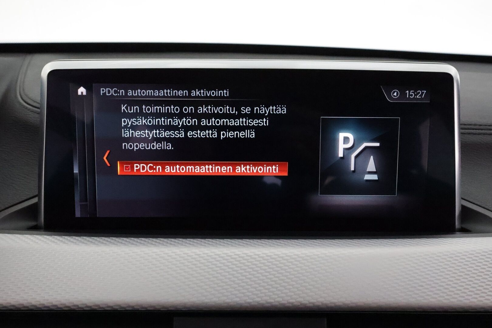 BMW X1 2021 F48 xDrive25e A Business M-Sport Shadowline *Vakkari / P.tutkat / Sporttipenkit / LED / Navi / Sähköluukku* - Akku kuntotarkastettu 92,5% / Kahdet renkaat aluvanteilla - Osta nyt, maksa vasta ensi vuonna