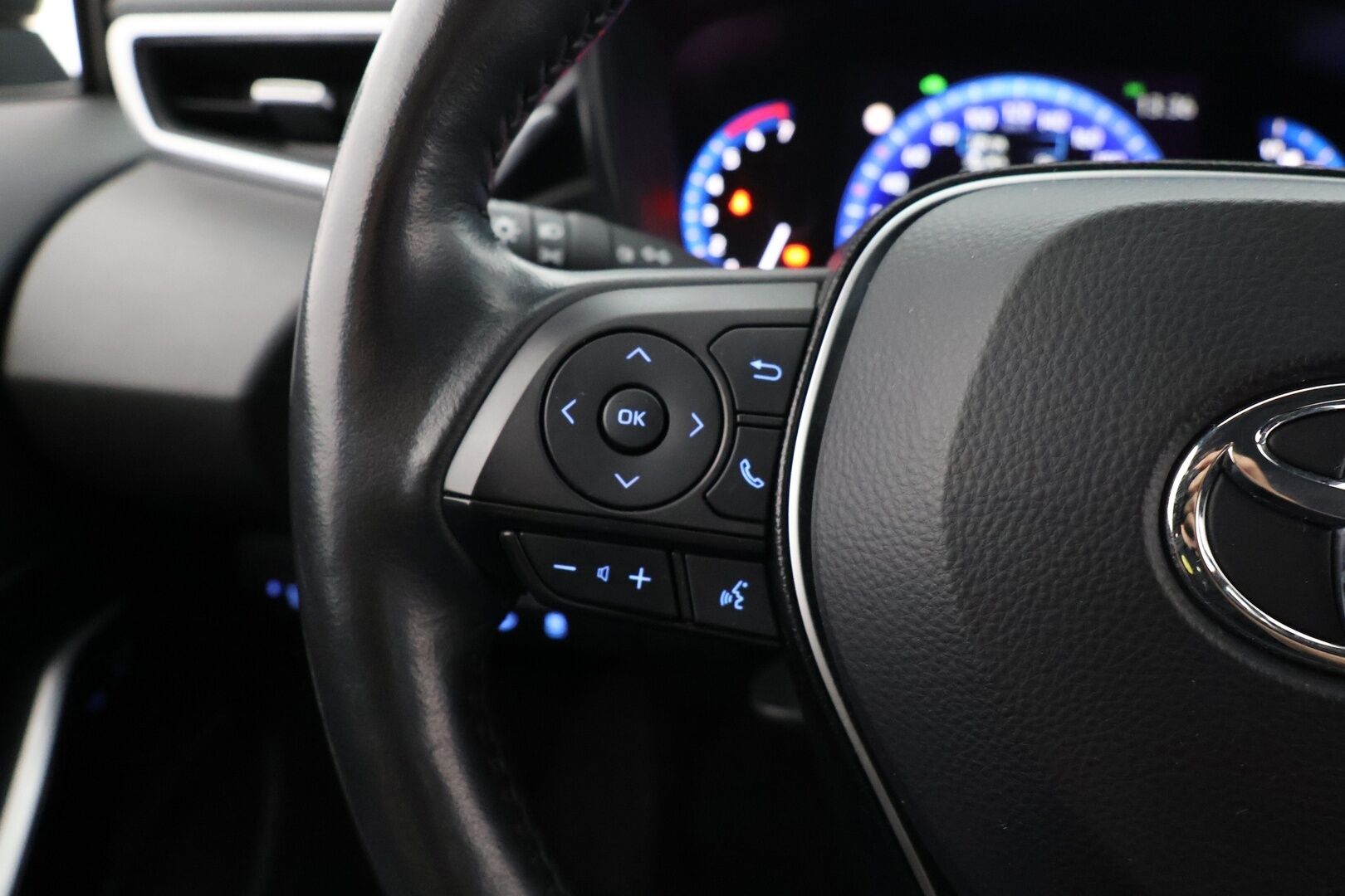 TOYOTA COROLLA 2021 Touring Sports 1,8 Hybrid Style - Adapt.Vakkari | Kaistavahti | Peruutuskamera | Puolinahat | Apple&Android | LED-Valot 