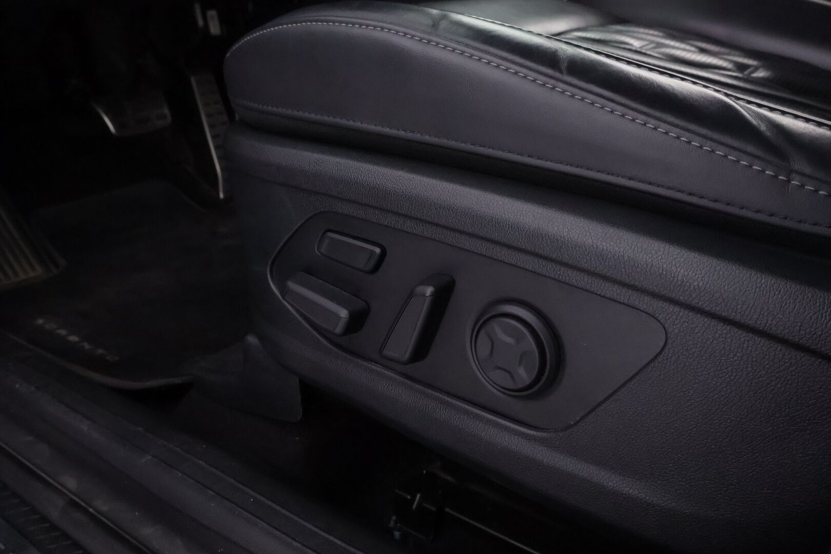 KIA SORENTO 2021 1,6 T-GDI Plug-in Hybrid AWD Business Luxury AT 7P - 7P | ACC | HUD | Bose | 360°kamera | Ilmastoidut nahat | Muistipenkki | Keyless | LED | Ratinlämmitin | Supervarusteet! - KORKO VAIN 3,99 %