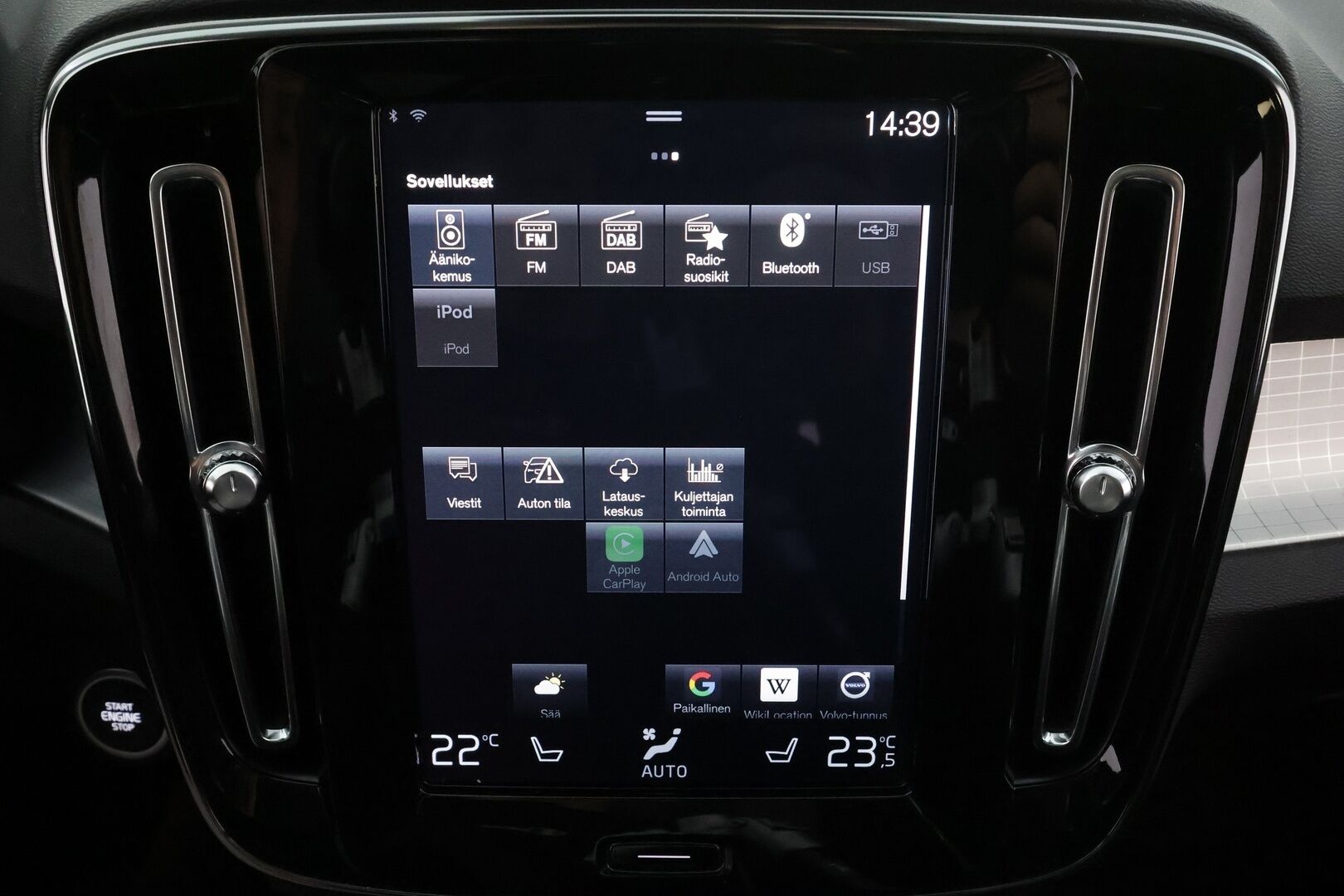 Volvo XC40 2021 T4 TwE Inscription Expression aut * ACC / P.kamera / LED / Navi / Koukku / H&K / Webasto / KeylessGo * - Kahdet renkaat aluvanteilla / Merkkihuollettu