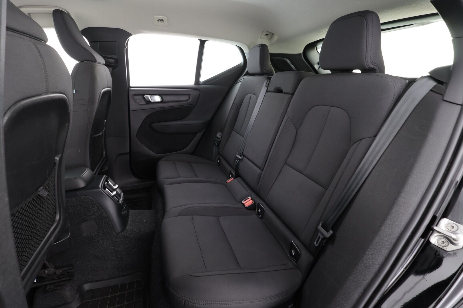 Volvo XC40 2021 T4 TwE Inscription Expression aut * ACC / P.kamera / LED / Navi / Koukku / H&K / Webasto / KeylessGo * - Kahdet renkaat aluvanteilla / Merkkihuollettu