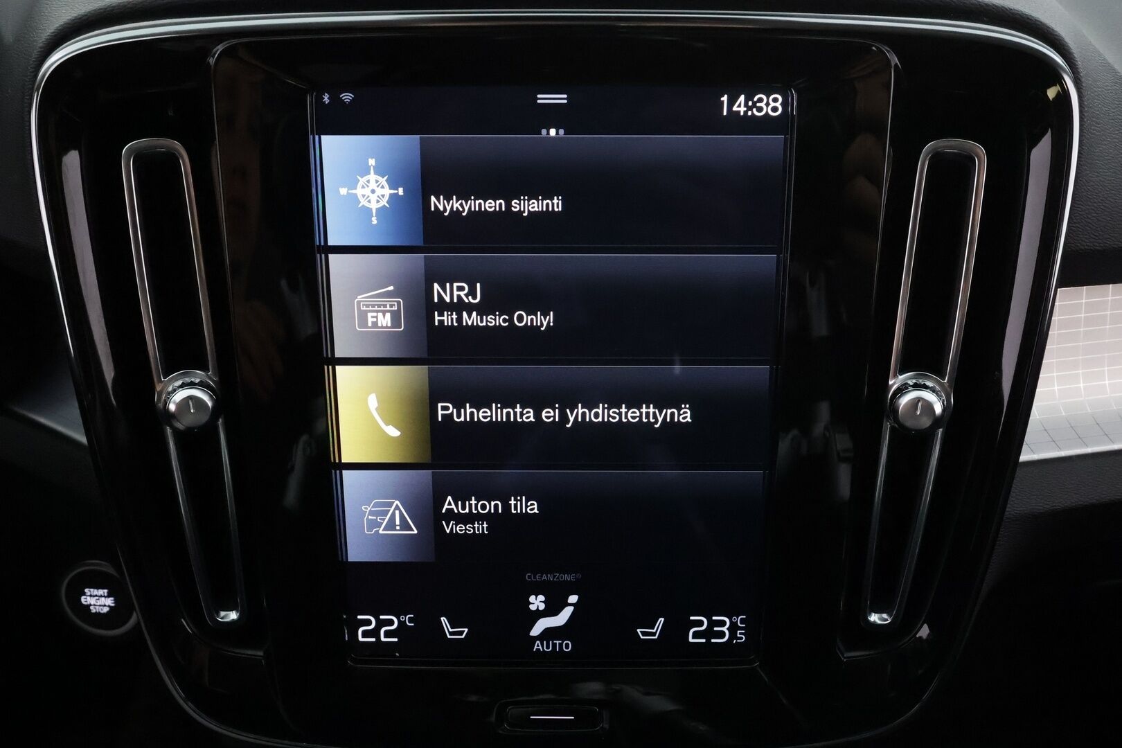 Volvo XC40 2021 T4 TwE Inscription Expression aut * ACC / P.kamera / LED / Navi / Koukku / H&K / Webasto / KeylessGo * - Kahdet renkaat aluvanteilla / Merkkihuollettu