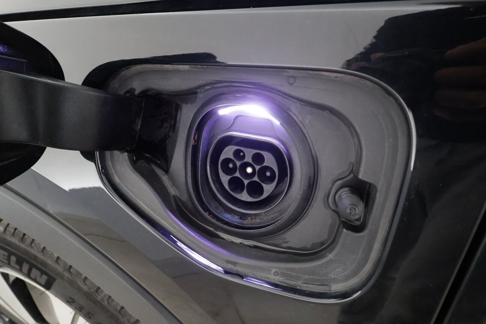 Volvo XC40 2021 T4 TwE Inscription Expression aut * ACC / P.kamera / LED / Navi / Koukku / H&K / Webasto / KeylessGo * - Kahdet renkaat aluvanteilla / Merkkihuollettu