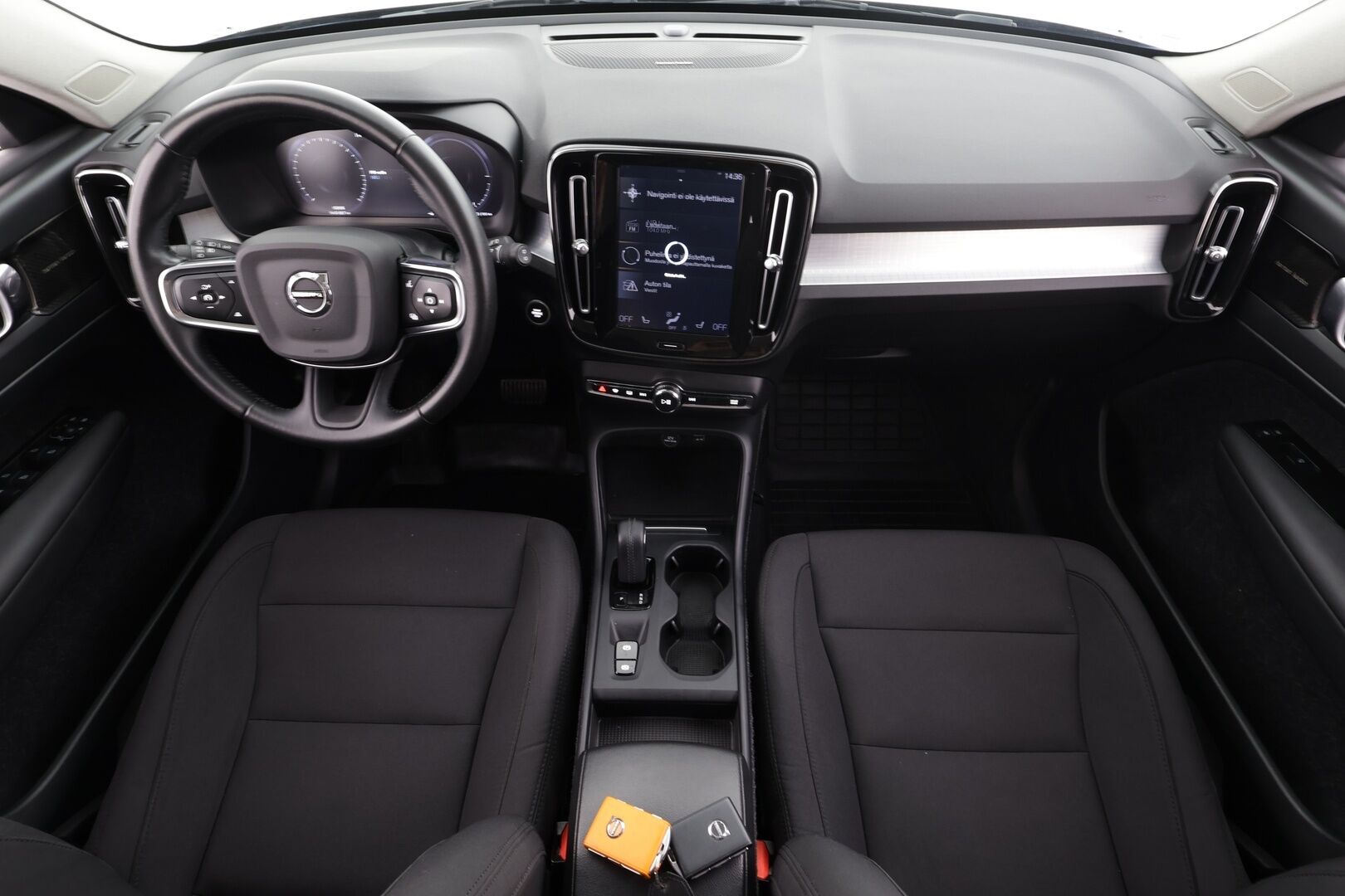 Volvo XC40 2021 T4 TwE Inscription Expression aut * ACC / P.kamera / LED / Navi / Koukku / H&K / Webasto / KeylessGo * - Kahdet renkaat aluvanteilla / Merkkihuollettu