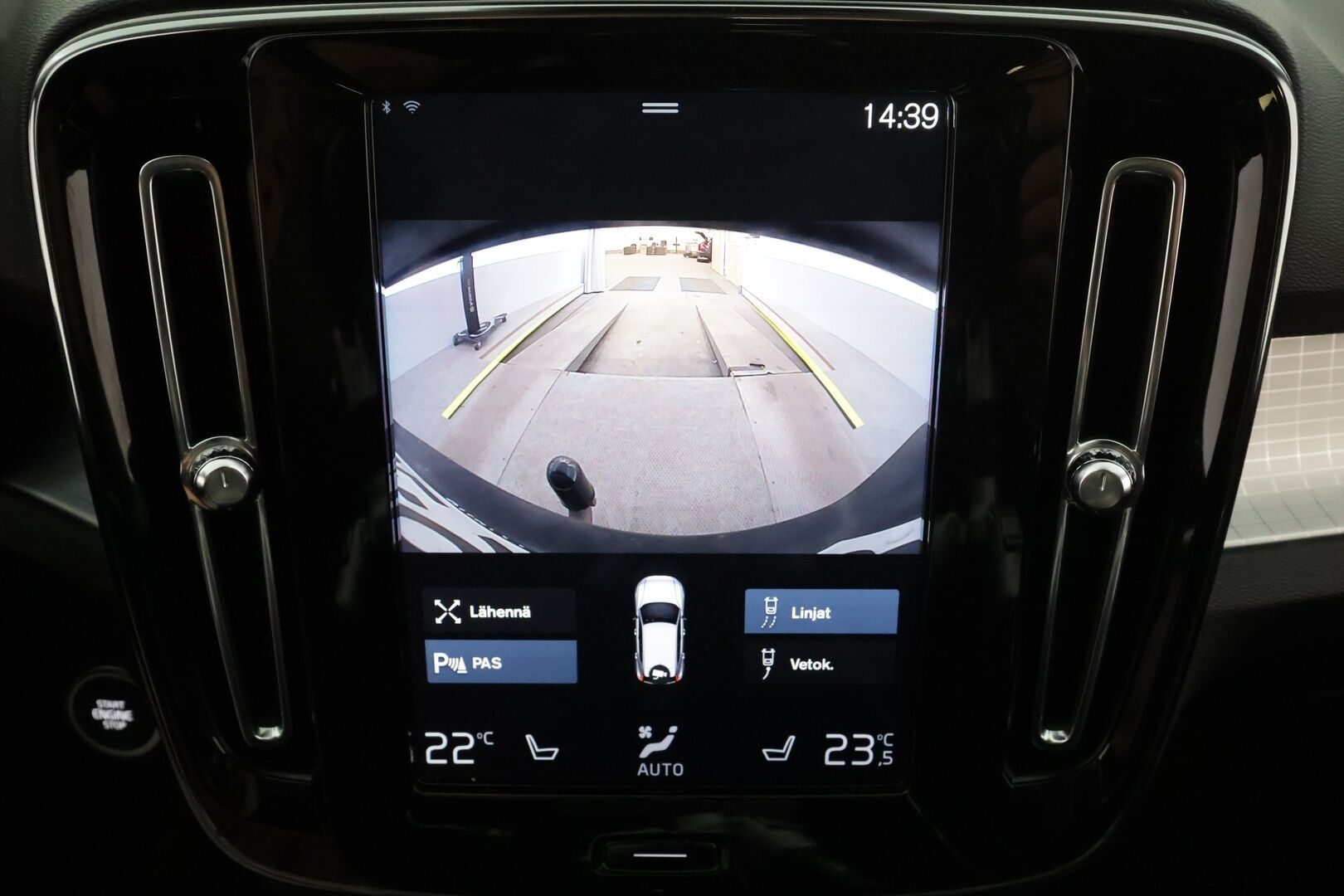 Volvo XC40 2021 T4 TwE Inscription Expression aut * ACC / P.kamera / LED / Navi / Koukku / H&K / Webasto / KeylessGo * - Kahdet renkaat aluvanteilla / Merkkihuollettu