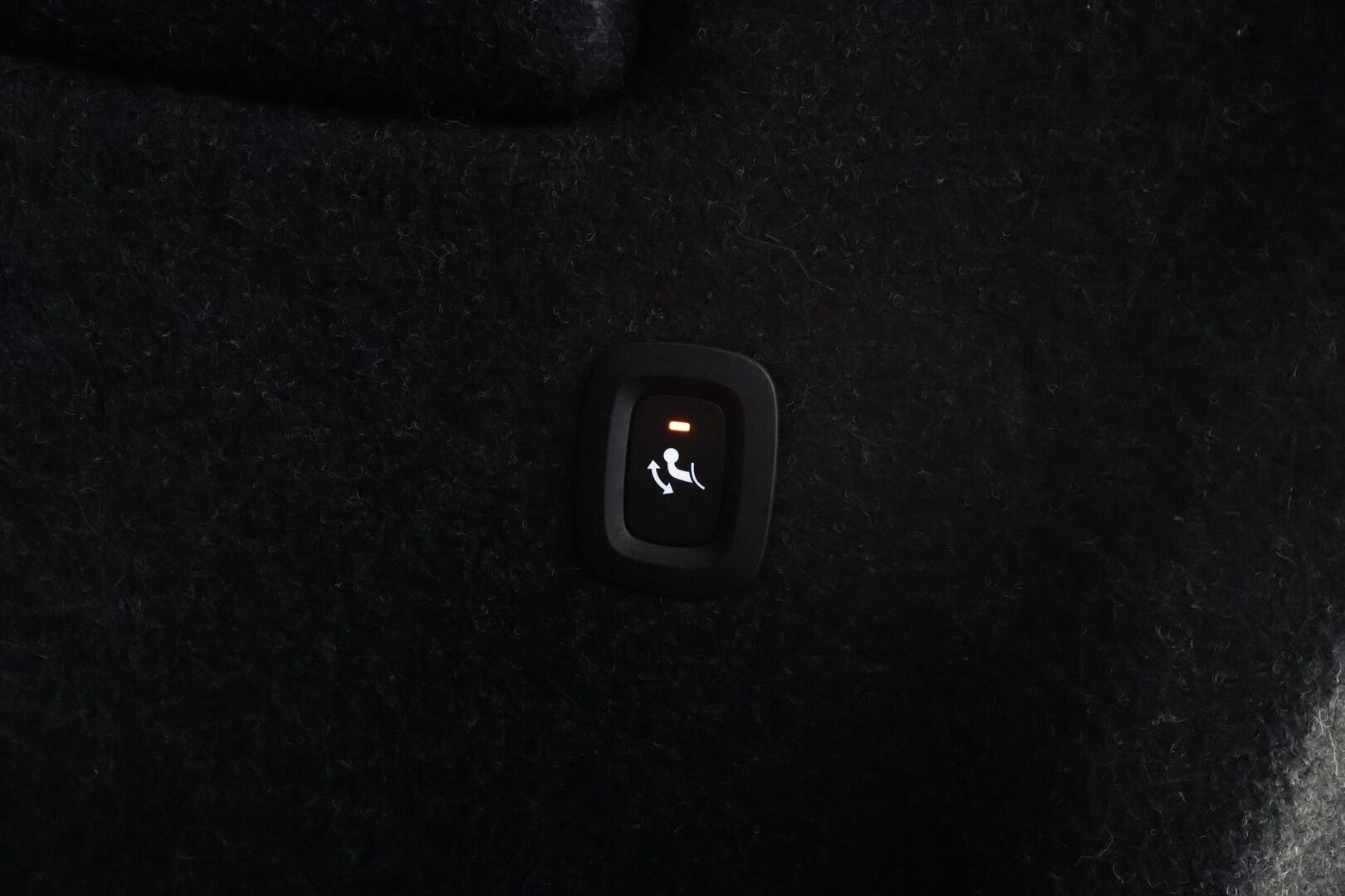 Volvo XC40 2021 T4 TwE Inscription Expression aut - ACC / P.kamera / LED / Navi / Koukku / H&K / Webasto / KeylessGo