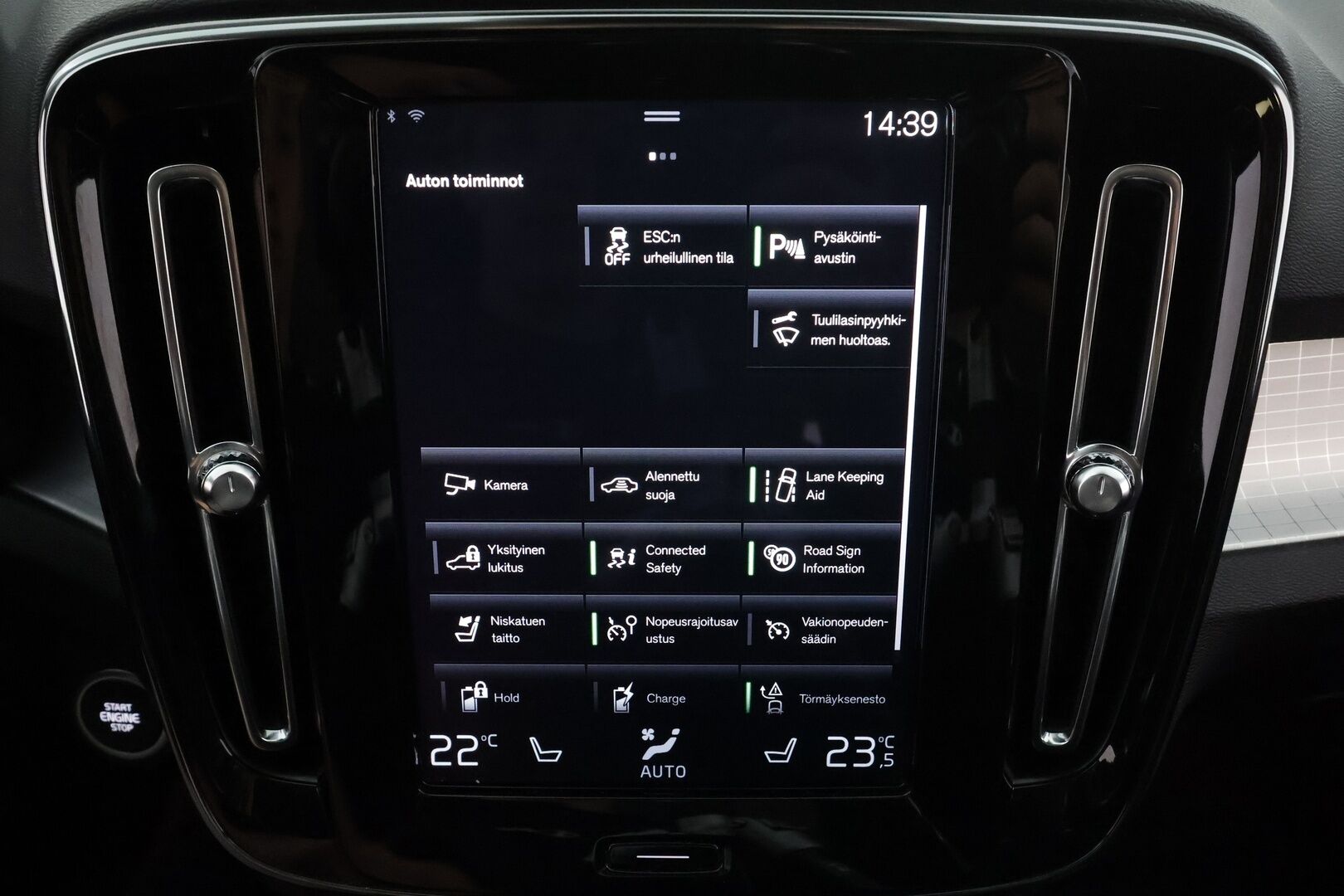 Volvo XC40 2021 T4 TwE Inscription Expression aut - ACC / P.kamera / LED / Navi / Koukku / H&K / Webasto / KeylessGo