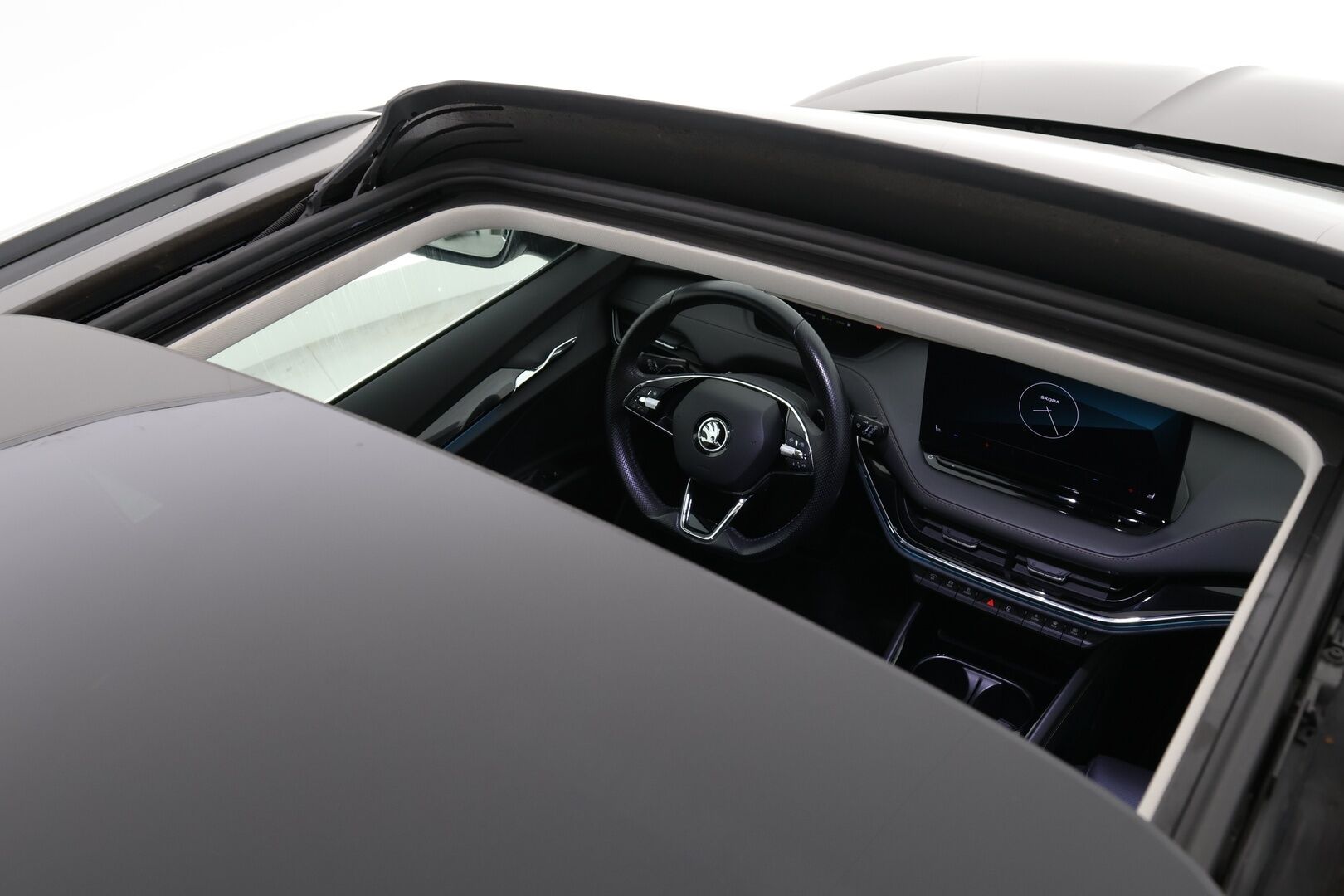SKODA ENYAQ 2021 iV80 150 kW - Lämpöpumppu | ACC | Panorama | Koukku | P-kamera | Nahkasisusta | KeylessGo | Kahdet Skodan vanteet | Merkkihuoltohistoria