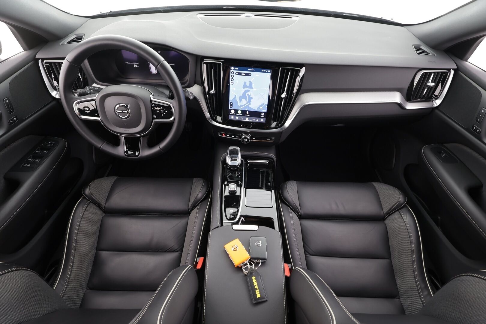 Volvo V60 2023 T6 AWD Long Range Plus Dark aut - Adapt.Vakkari | Full LED | High Perf Audio | Peruutuskamera | Sporttipenkit muistilla | Merkkihuollot | 2x Renkaat Aluvantein | Näyttävä!