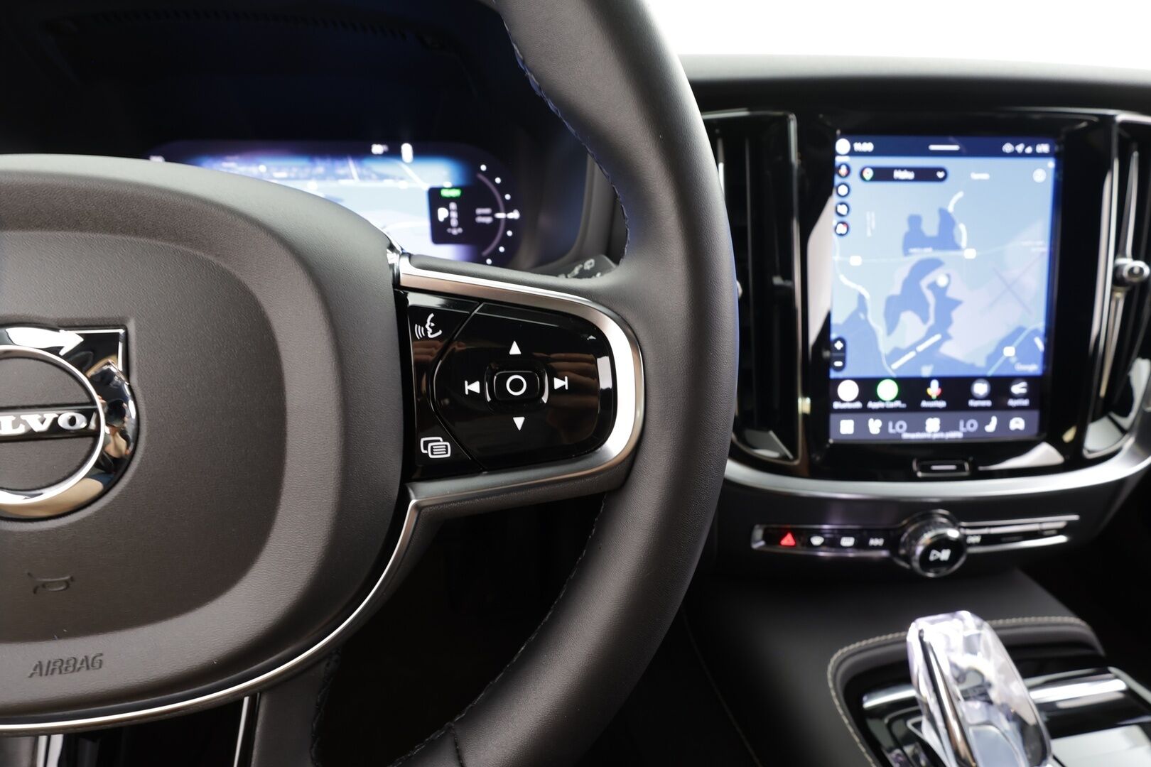 Volvo V60 2023 T6 AWD Long Range Plus Dark aut - Adapt.Vakkari | Full LED | High Perf Audio | Peruutuskamera | Sporttipenkit muistilla | Merkkihuollot | 2x Renkaat Aluvantein | Näyttävä!