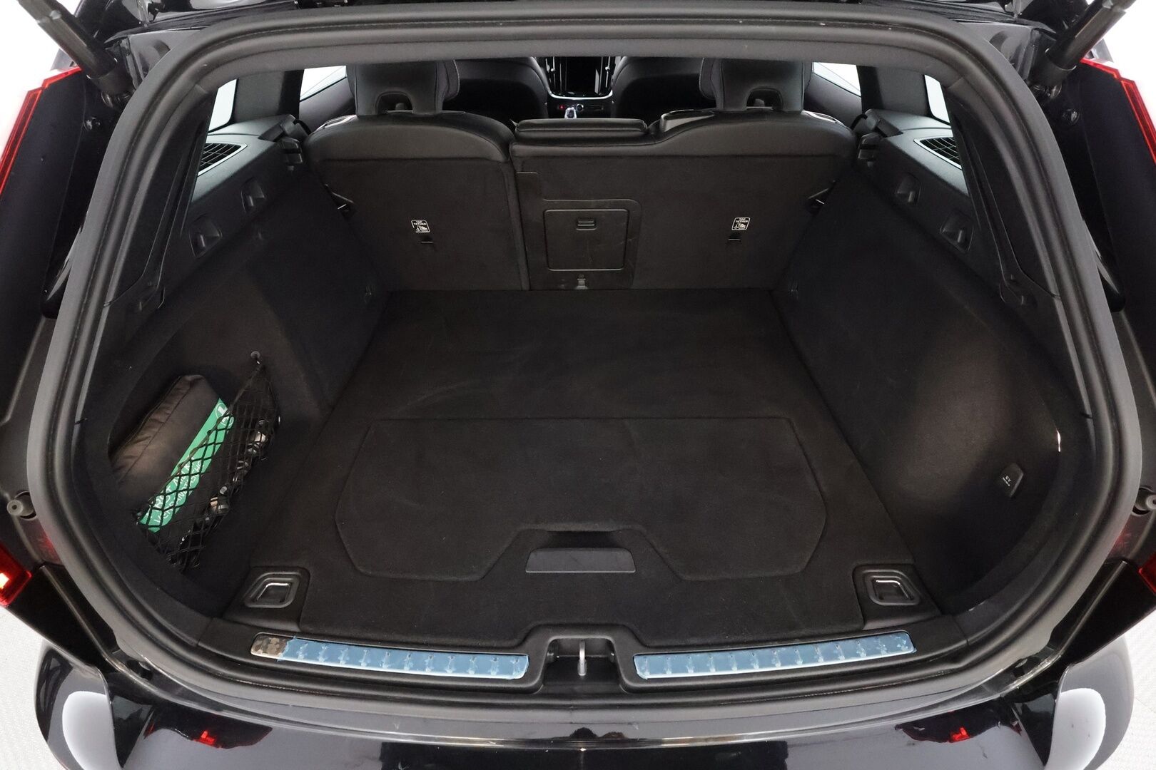 Volvo V60 2023 T6 AWD Long Range Plus Dark aut - Adapt.Vakkari | Full LED | High Perf Audio | Peruutuskamera | Sporttipenkit muistilla | Merkkihuollot | 2x Renkaat Aluvantein | Näyttävä!