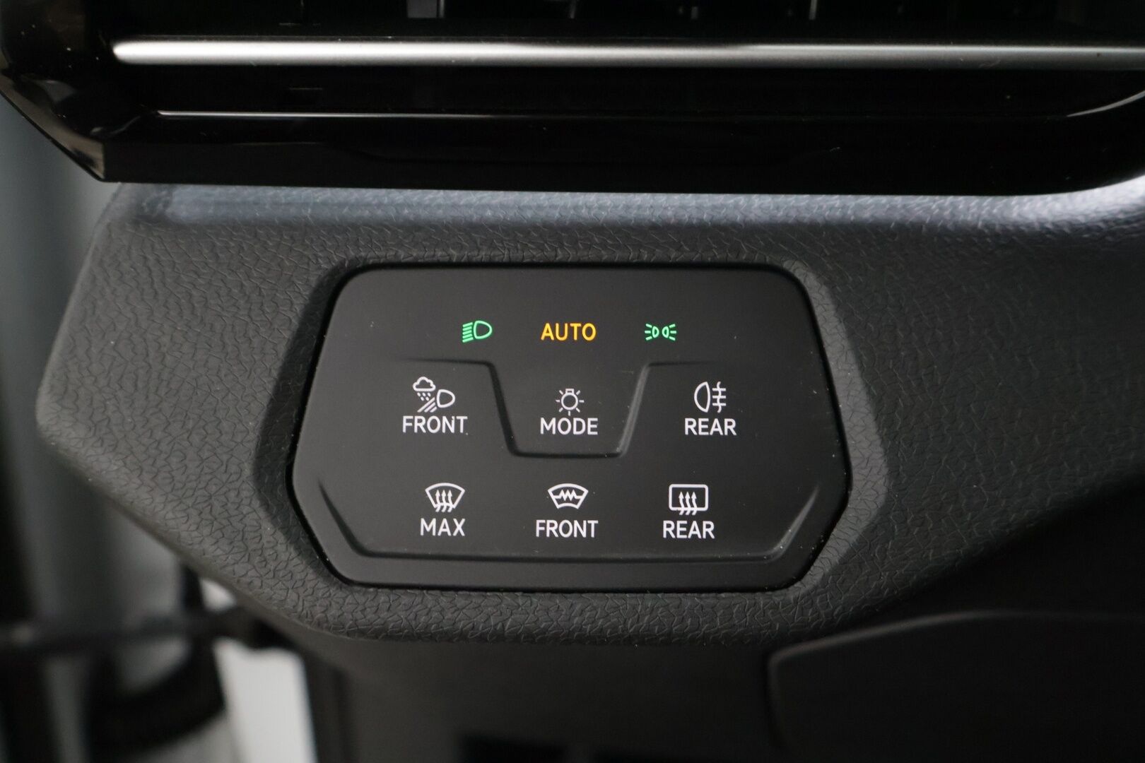 Volkswagen ID.4 2023 ID.4 GTX 220 KW * / Acc / 360-kamera / Koukku / Blind Spot / IQ Light / Travel assist / Comfort access / Ratinlämmitin / * - Juuri saapunut täyteen pakattu GTX 